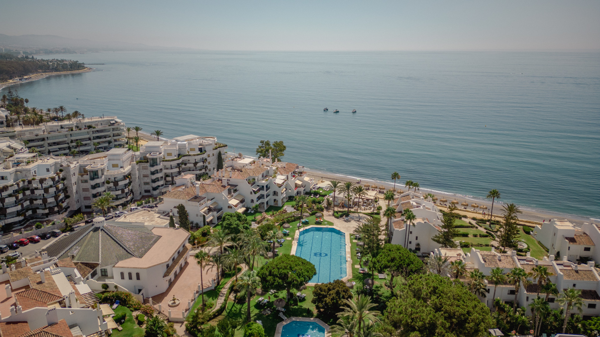 Prachtig volledig gerenoveerd huis aan het strand bij Coral Beach op de Golden Mile in Marbella Golden Mile