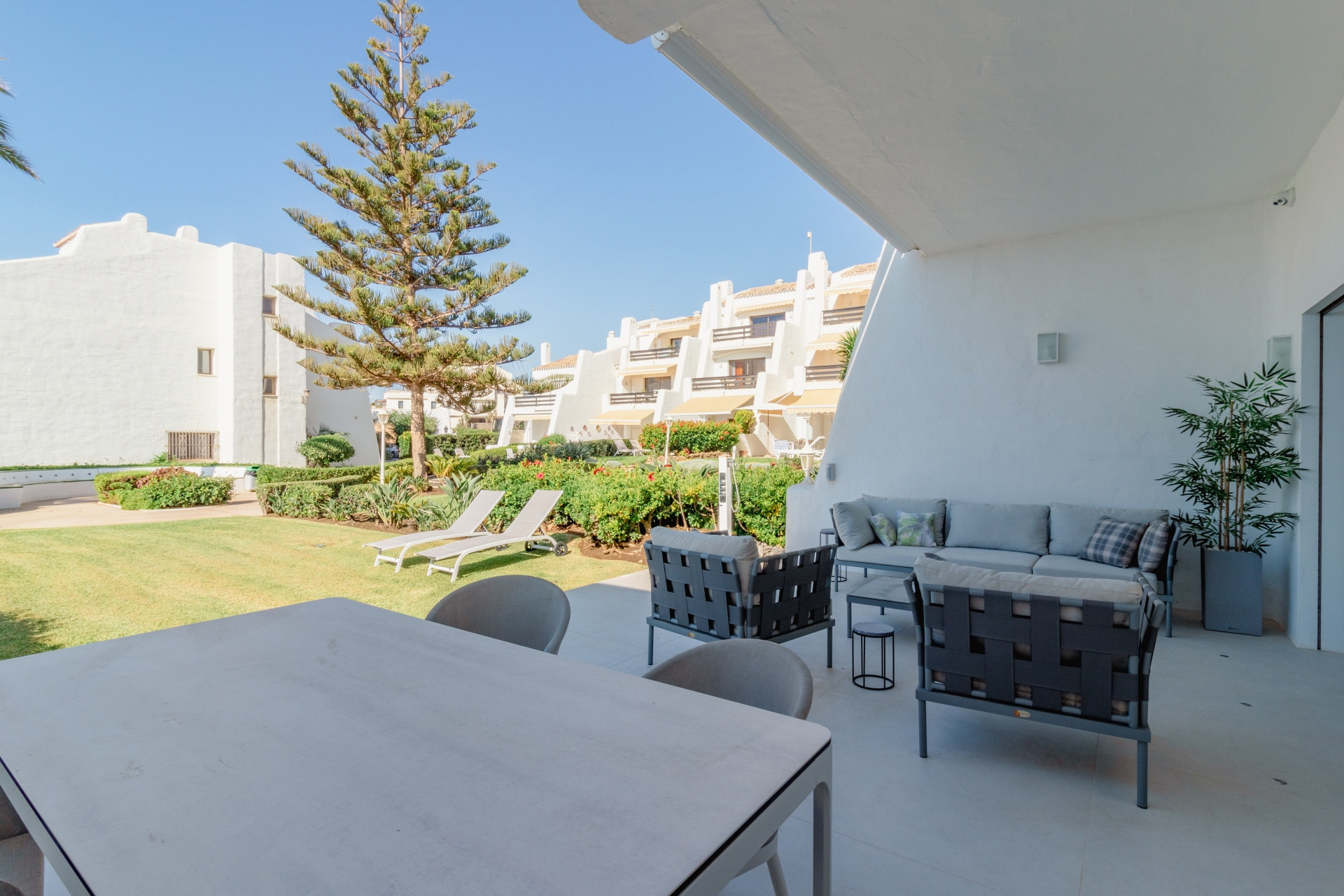 Prachtig volledig gerenoveerd huis aan het strand bij Coral Beach op de Golden Mile in Marbella Golden Mile