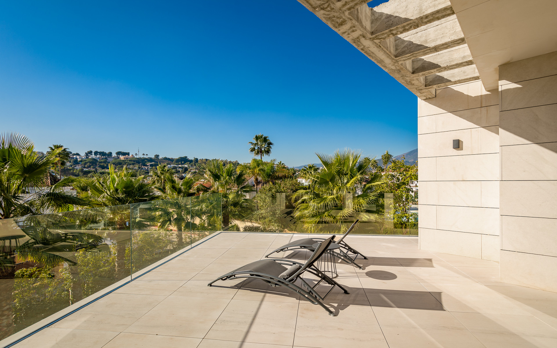 Brand-new villa with mountain views in a prestigious location in Nueva Andalucia