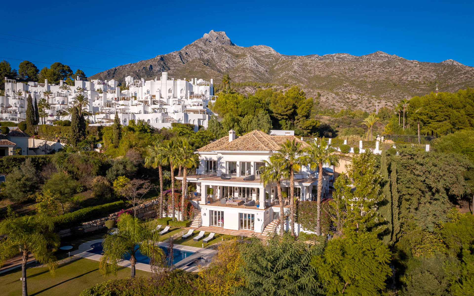 Villa for rent in <i>Marbella Hill Club, </i>Marbella Golden Mile