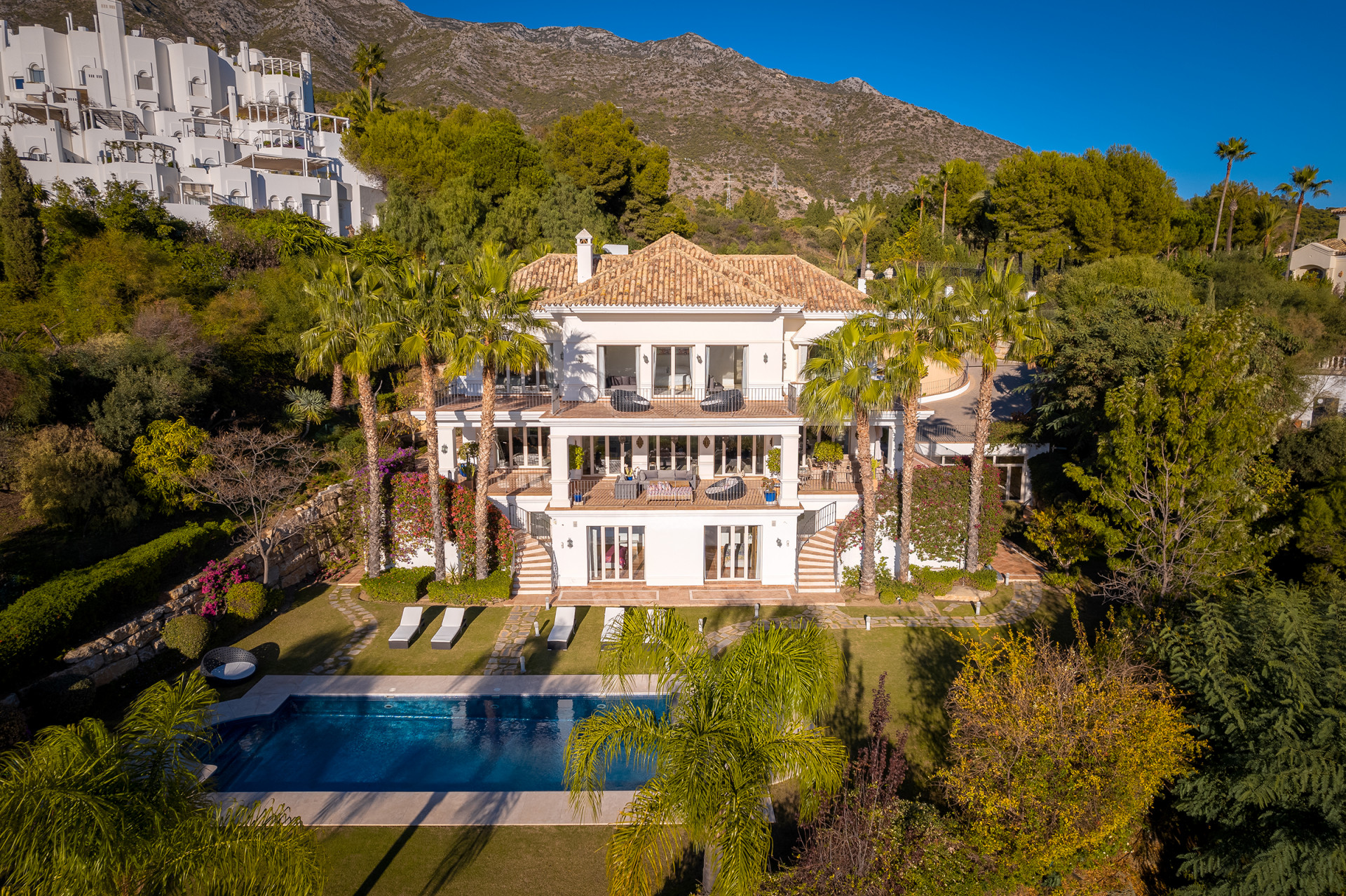 Imposing villa on a large plot with stunning sea views at the top of Golden Mile in Marbella Golden Mile