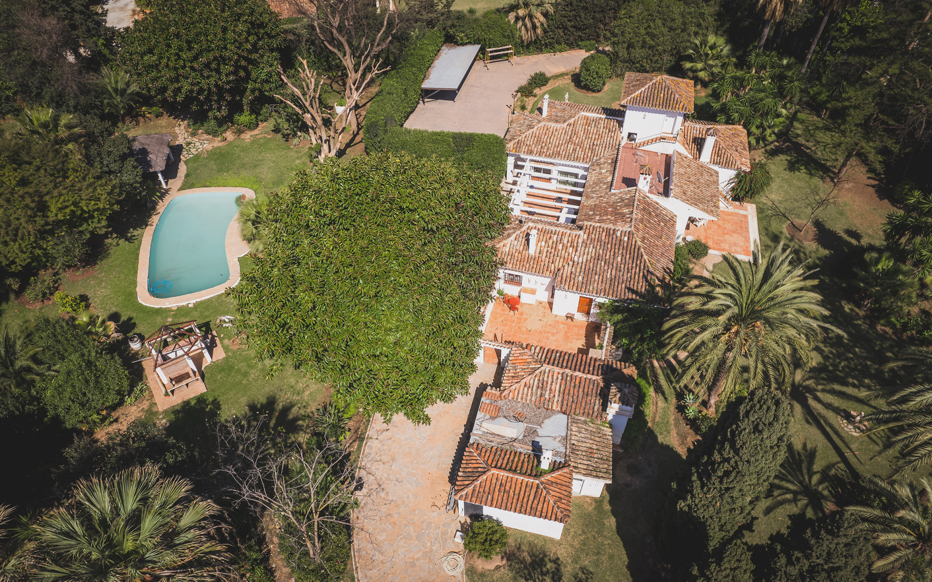 Unique investment opportunity! Extensive plot located right by beach of Guadalmina Baja in San Pedro de Alcantara