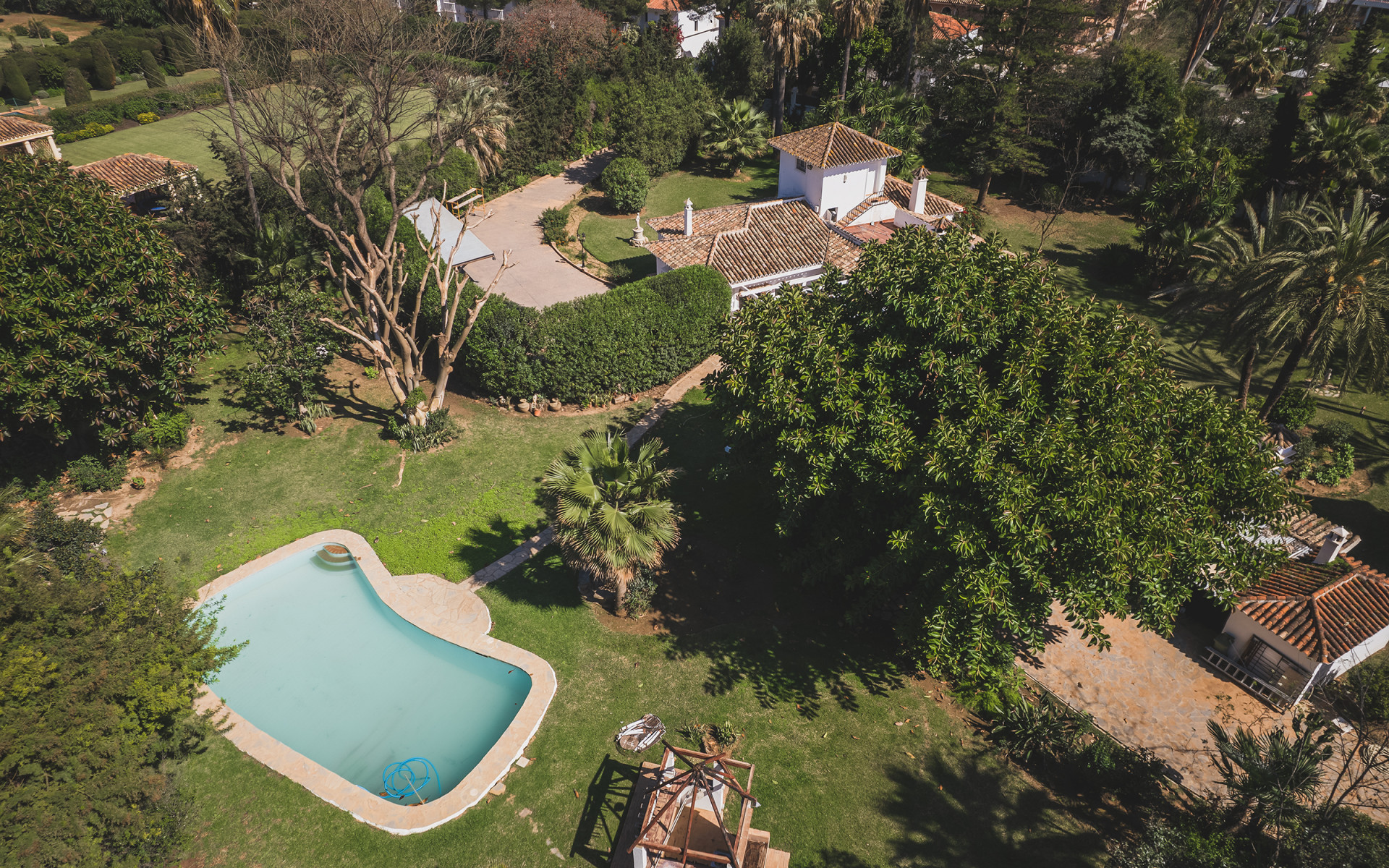 Unique investment opportunity! Extensive plot located right by beach of Guadalmina Baja in San Pedro de Alcantara