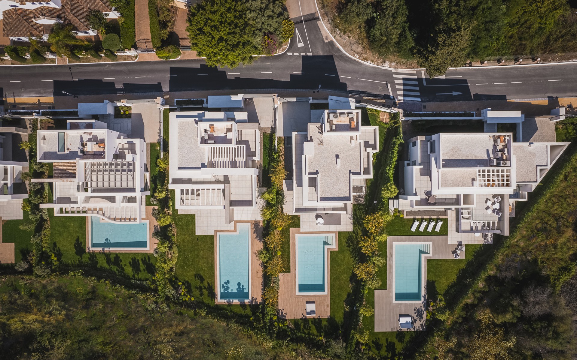 Boetiek complex van slechts 9 private villas in El Paraiso in Estepona