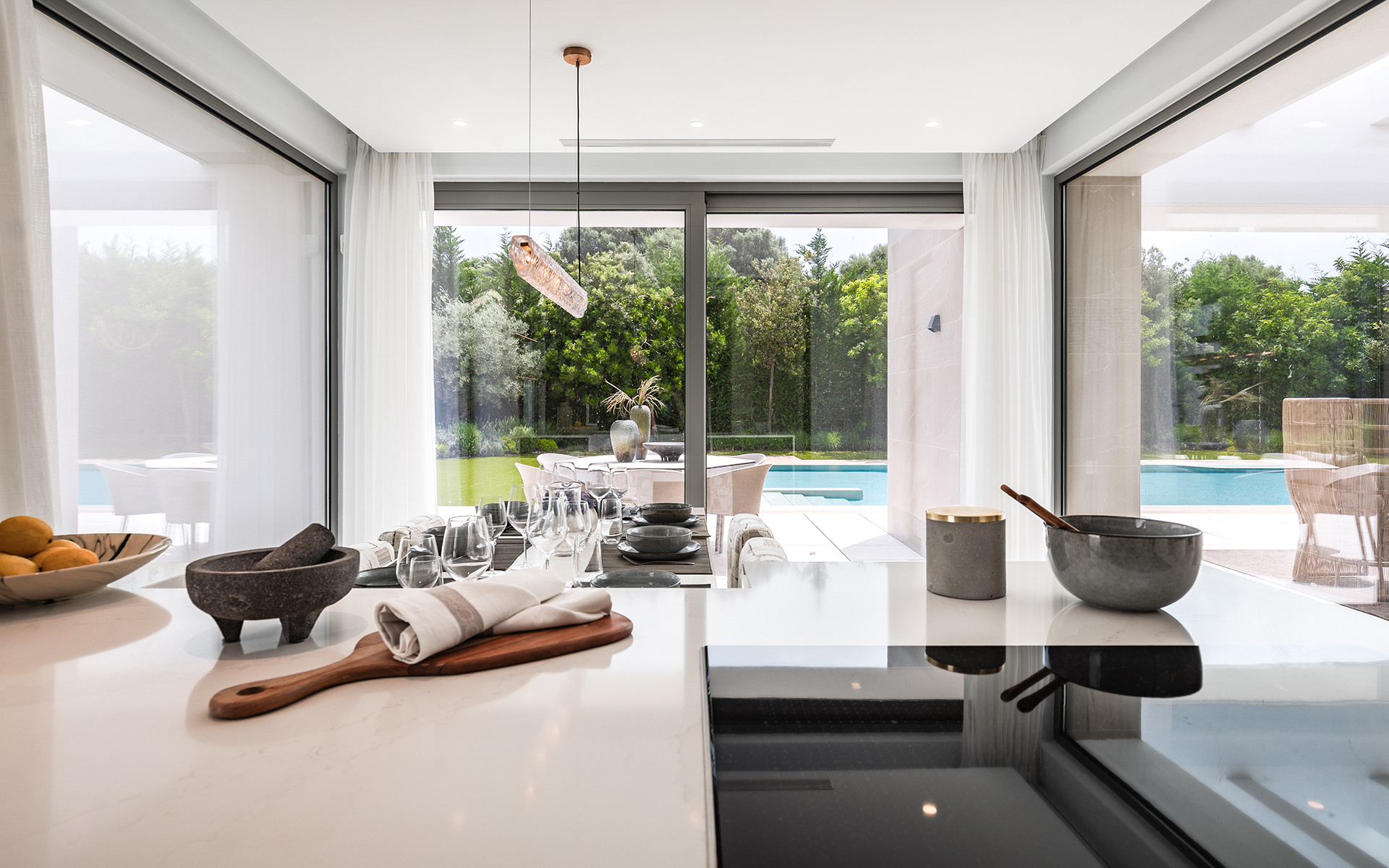 Boetiek complex van slechts 9 private villas in El Paraiso in Estepona