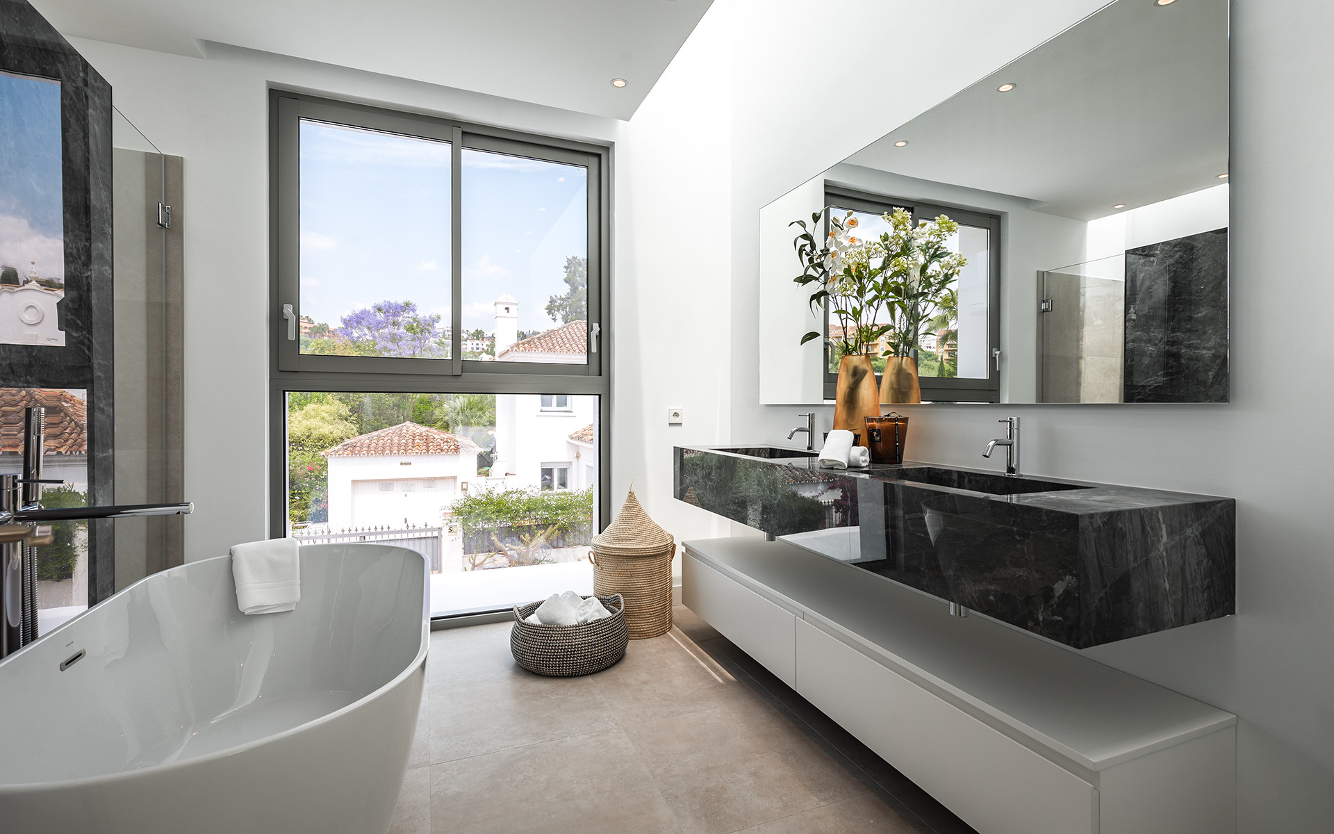 Boetiek complex van slechts 9 private villas in El Paraiso in Estepona