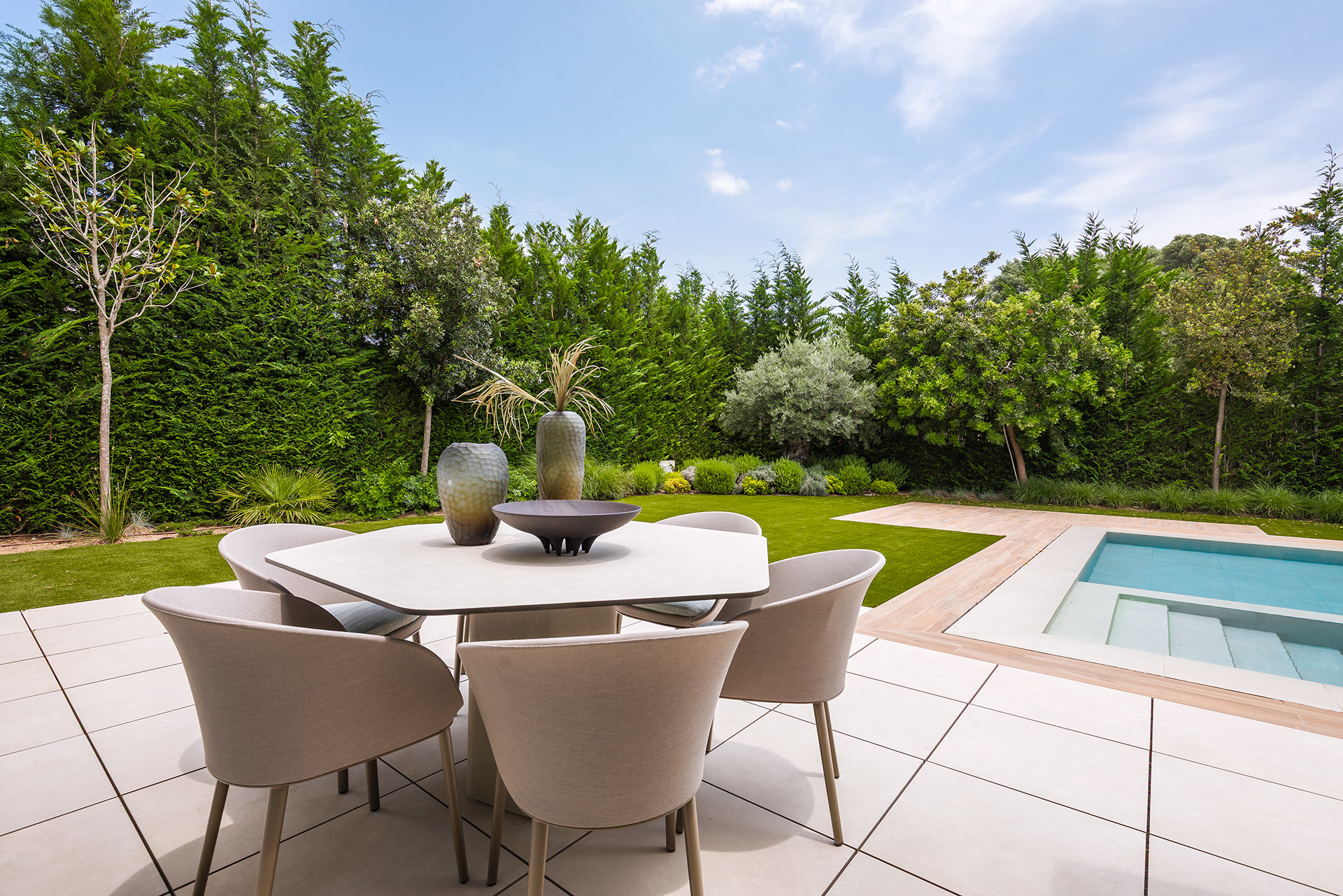 Boetiek complex van slechts 9 private villas in El Paraiso in Estepona