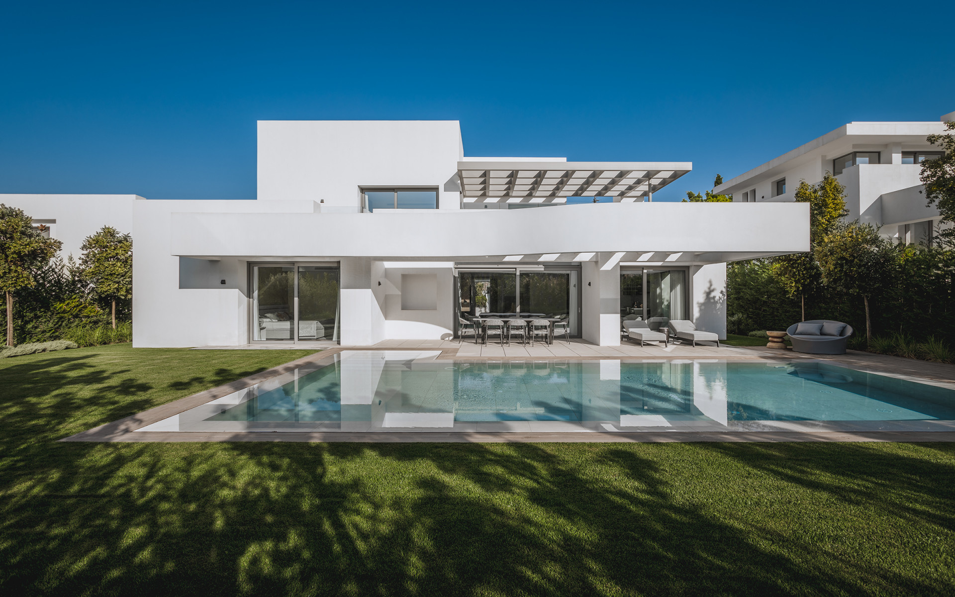 Villa for sale in <i>El Paraiso, </i>Estepona