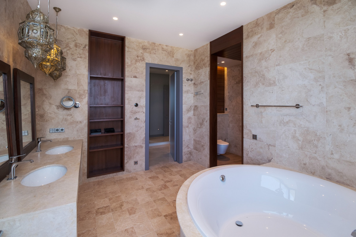 New build villa 12 bedrooms in Benahavis