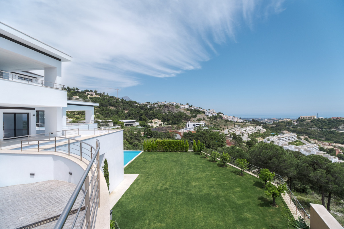 New build villa 12 bedrooms in Benahavis