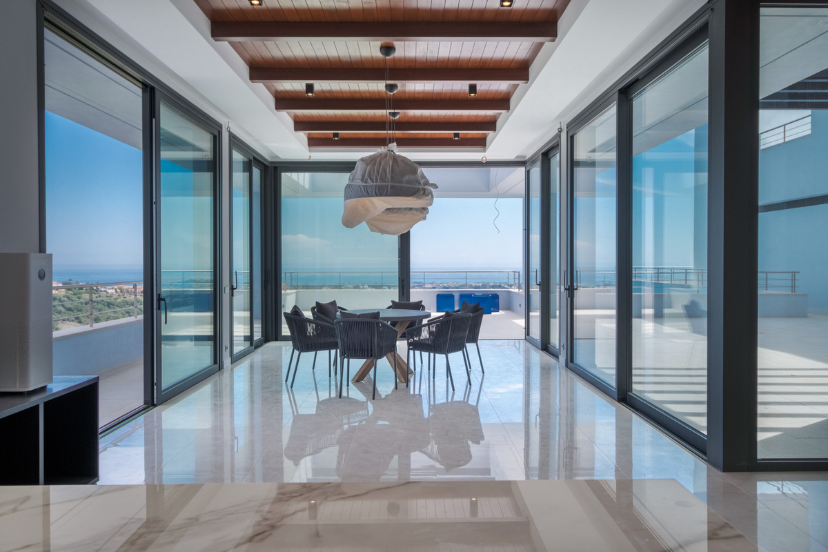 New build villa 12 bedrooms in Benahavis