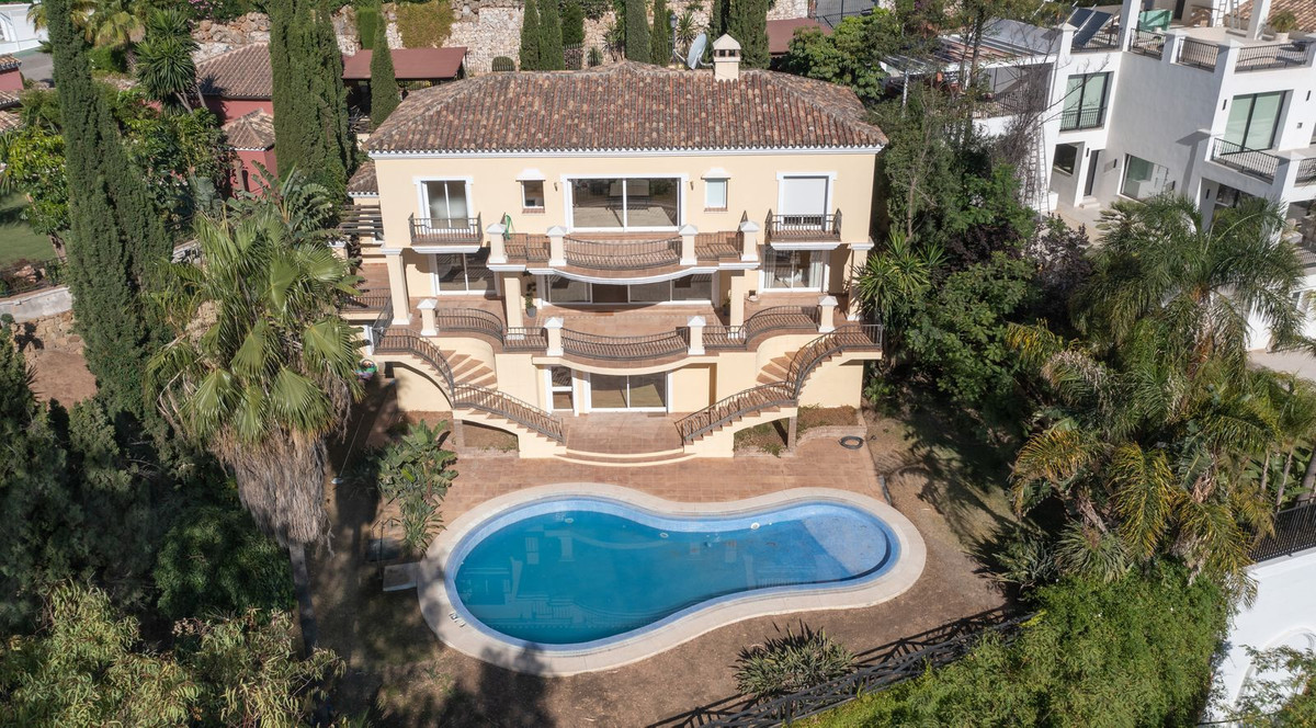 Villa for sale in <i>, </i>Benahavis