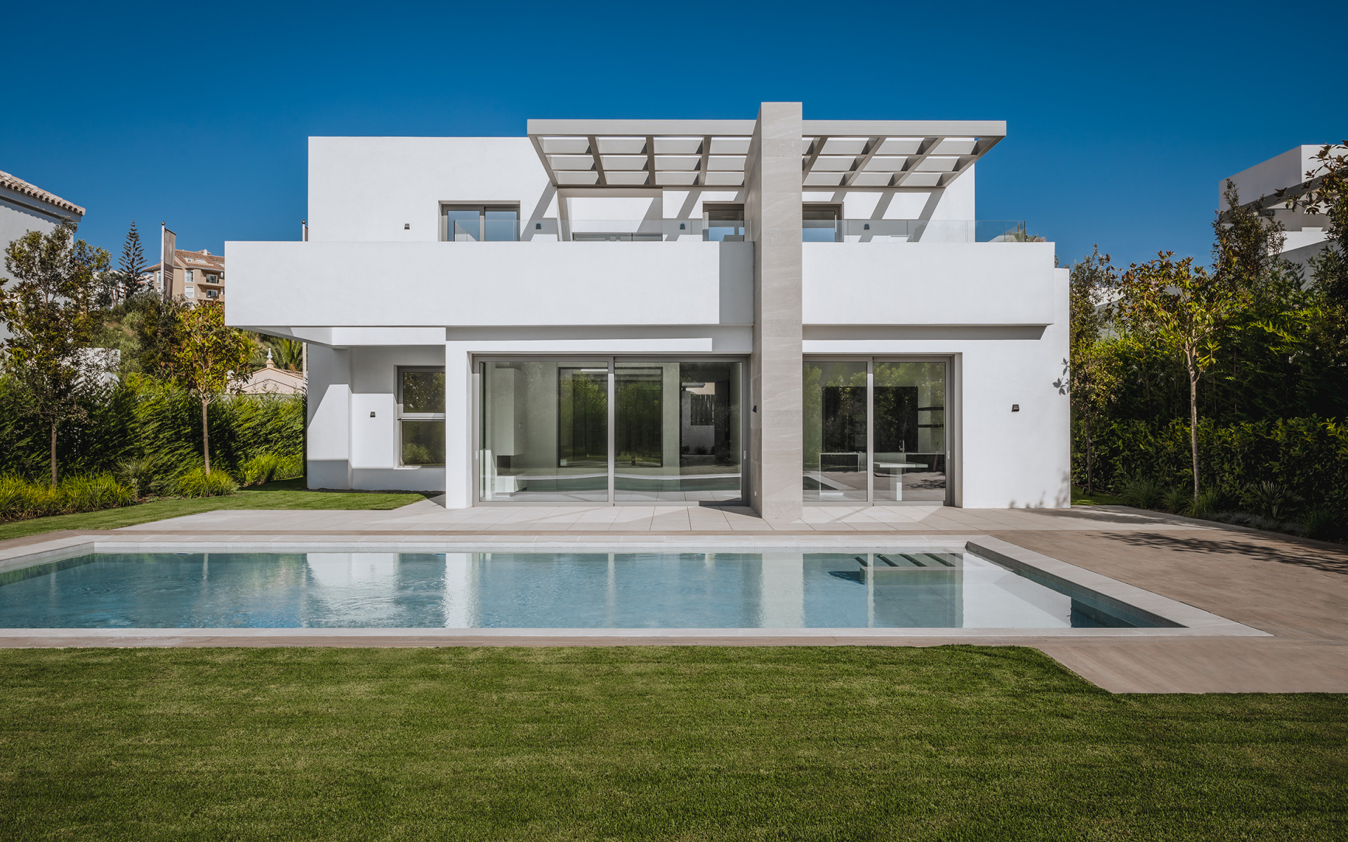 Villa for sale in <i>El Paraiso, </i>Estepona