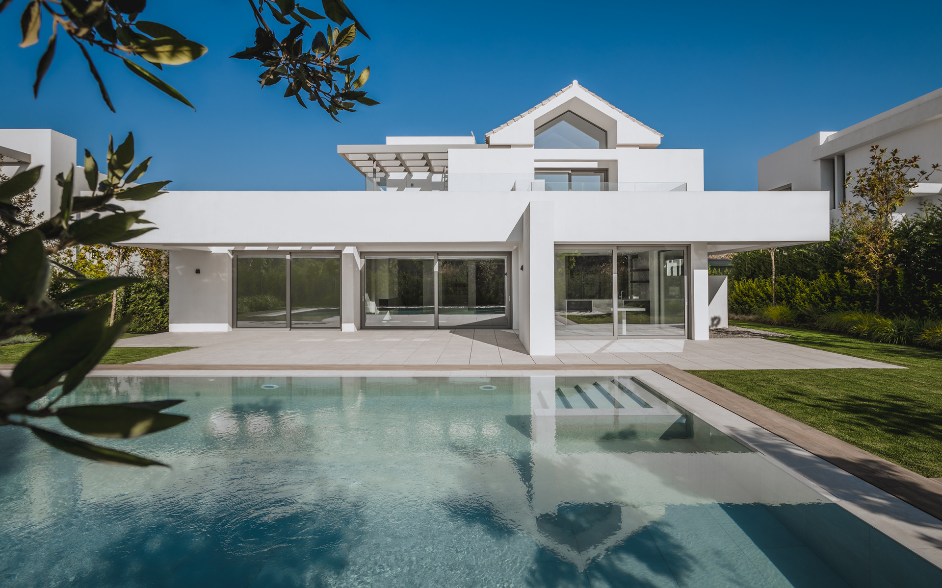 Villa for sale in <i>El Paraiso, </i>Estepona