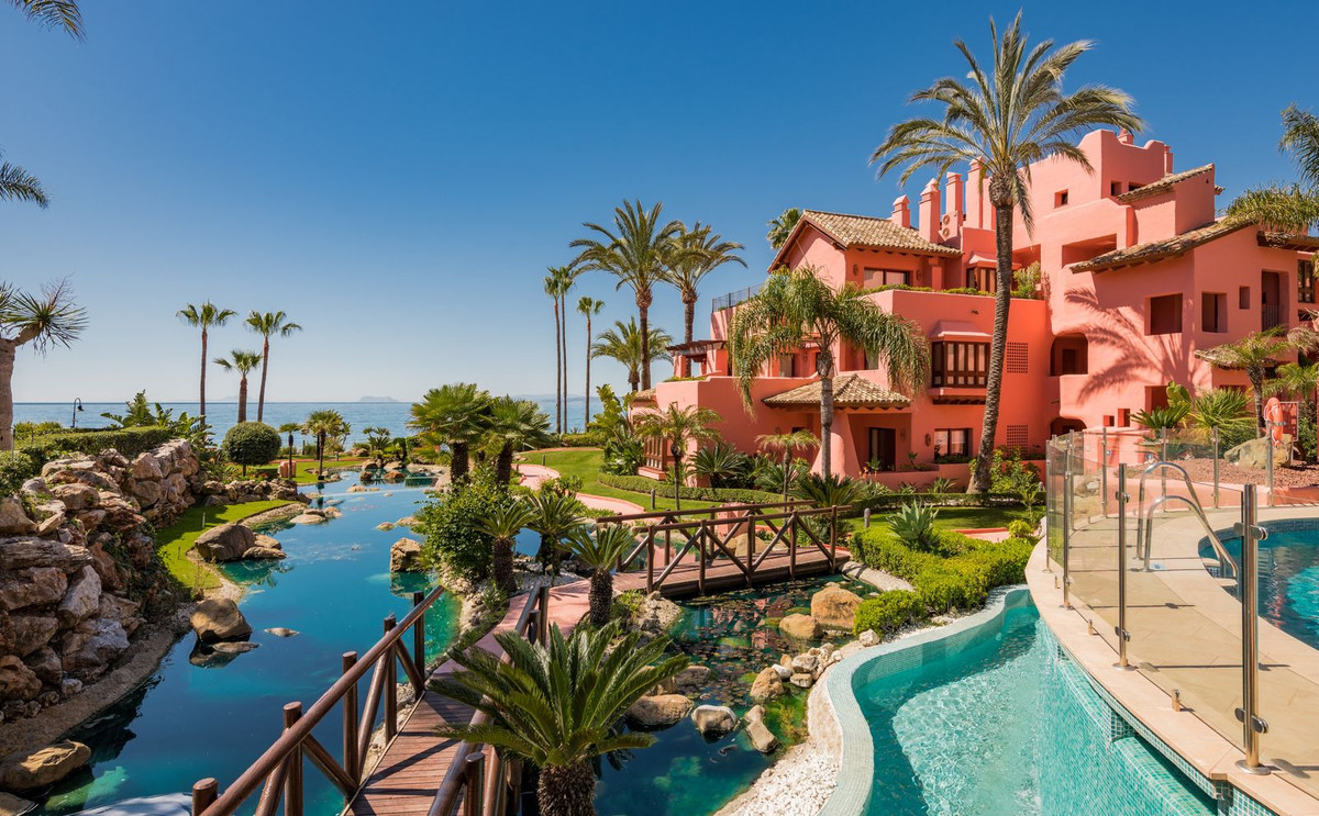 Penthouse for sale in <i>, </i>Estepona