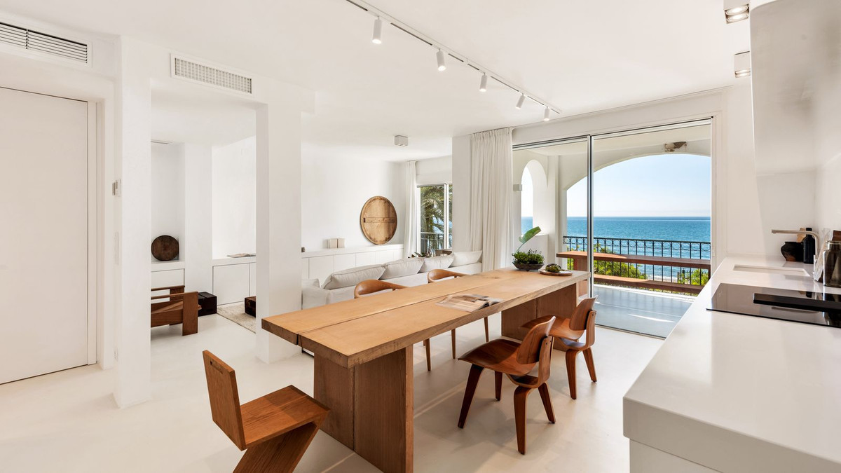 Apartment for sale in <i>New Golden Mile, </i>Estepona