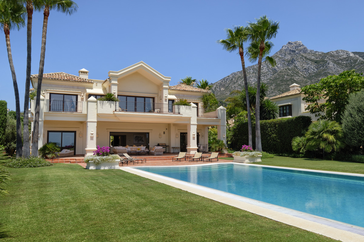 Villa for sale in <i>, </i>Marbella Golden Mile