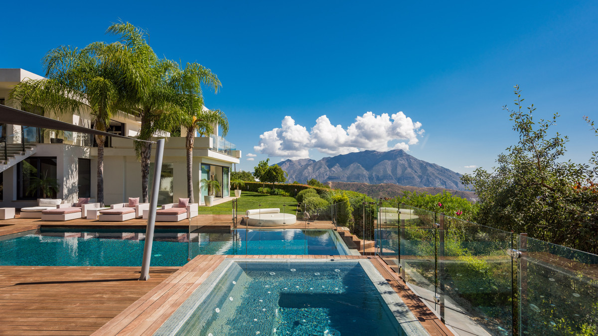 Villa for sale in <i>La Zagaleta, </i>Benahavis