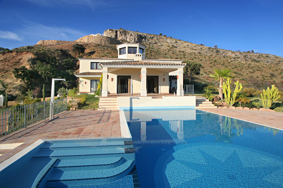 Villa for sale in <i>, </i>Benahavis