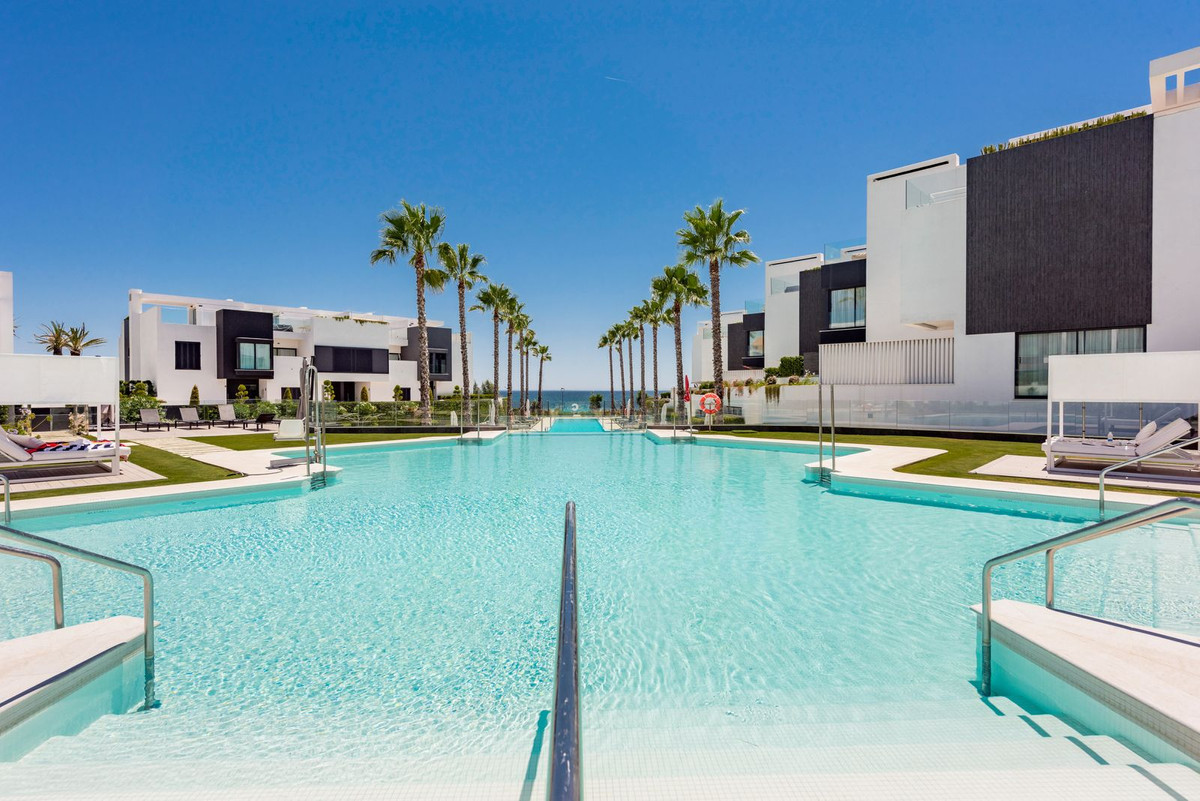 Villa for sale in <i>, </i>Estepona
