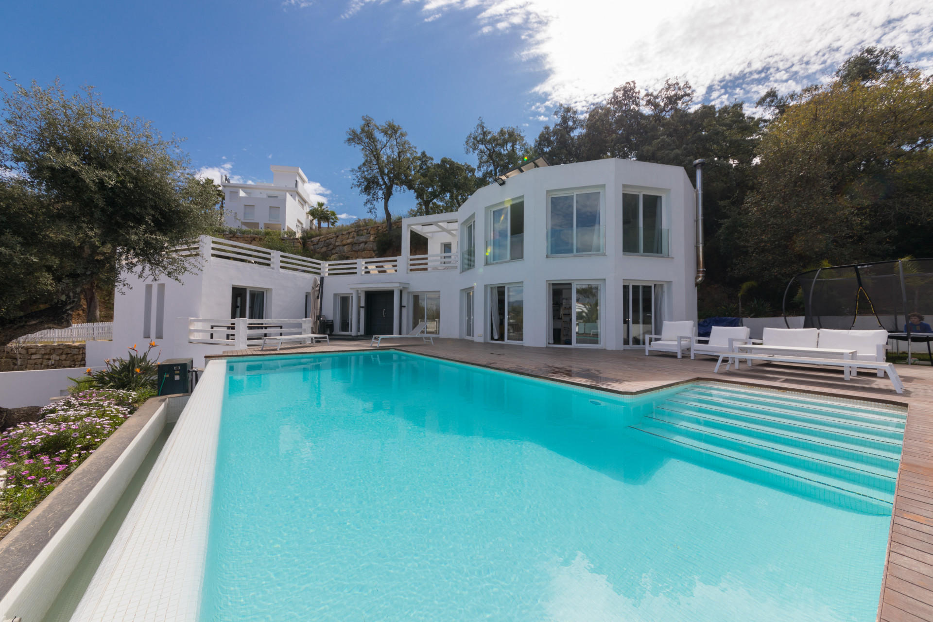 Villa for sale in <i>La Mairena, </i>Marbella Este
