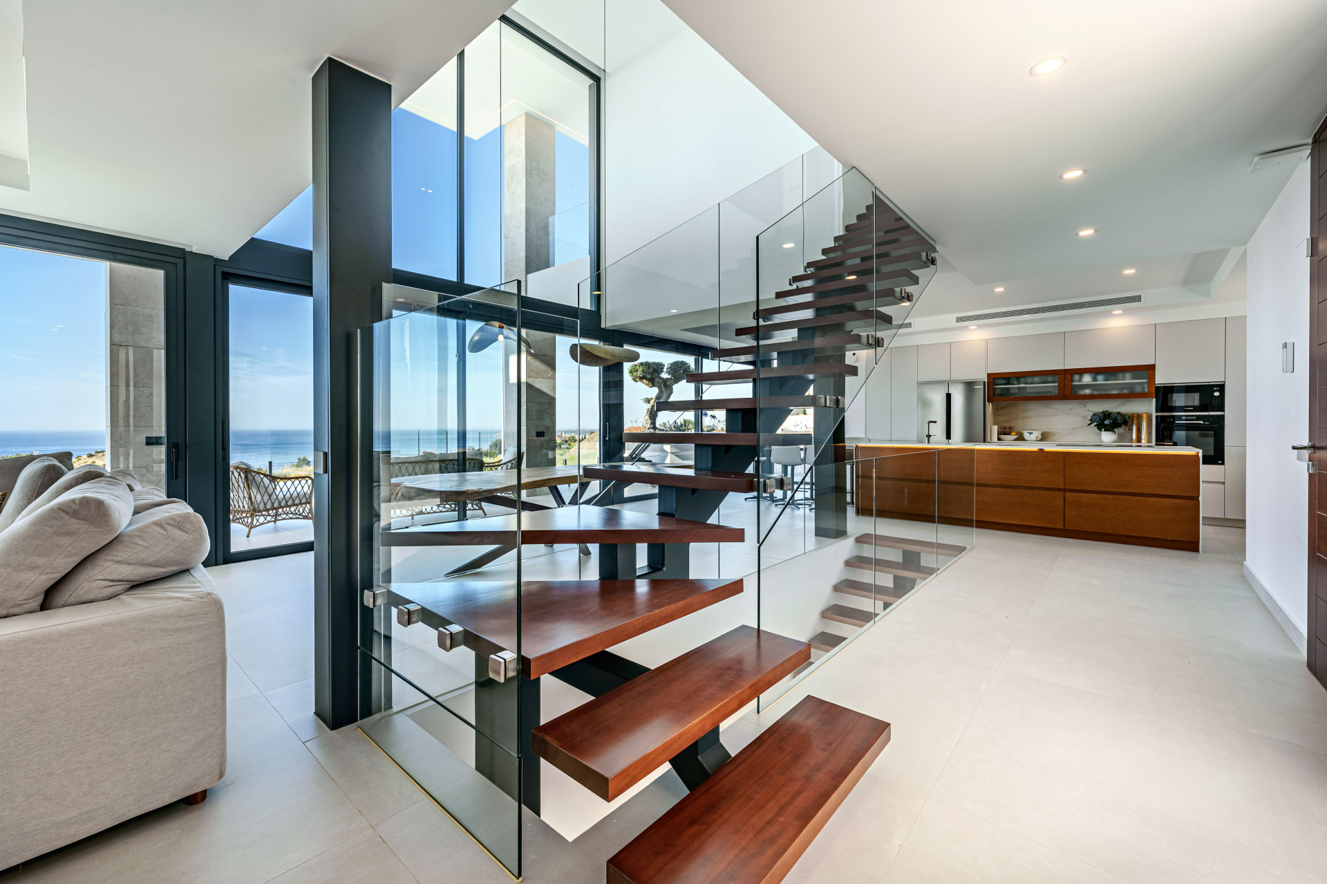 Contemporary villa with sea and mountain views in Benalmadena
