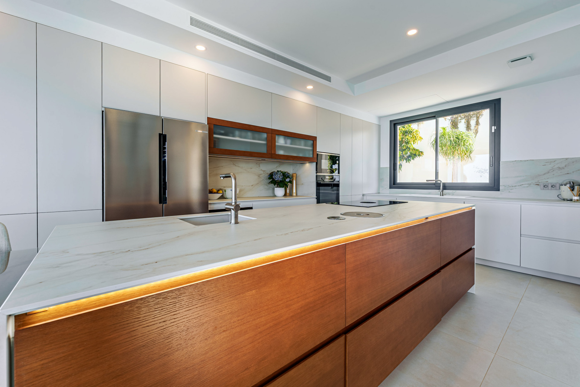 Contemporary villa with sea and mountain views in Benalmadena
