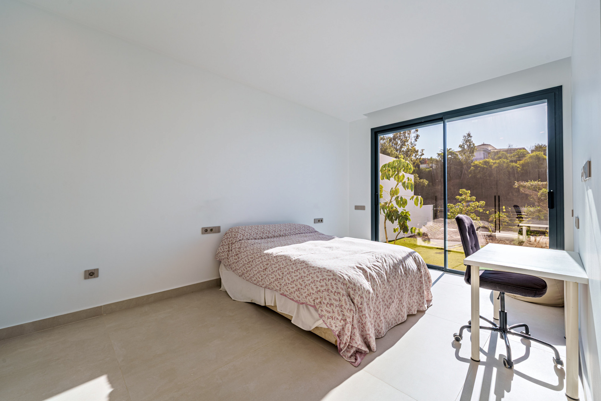 Contemporary villa with sea and mountain views in Benalmadena