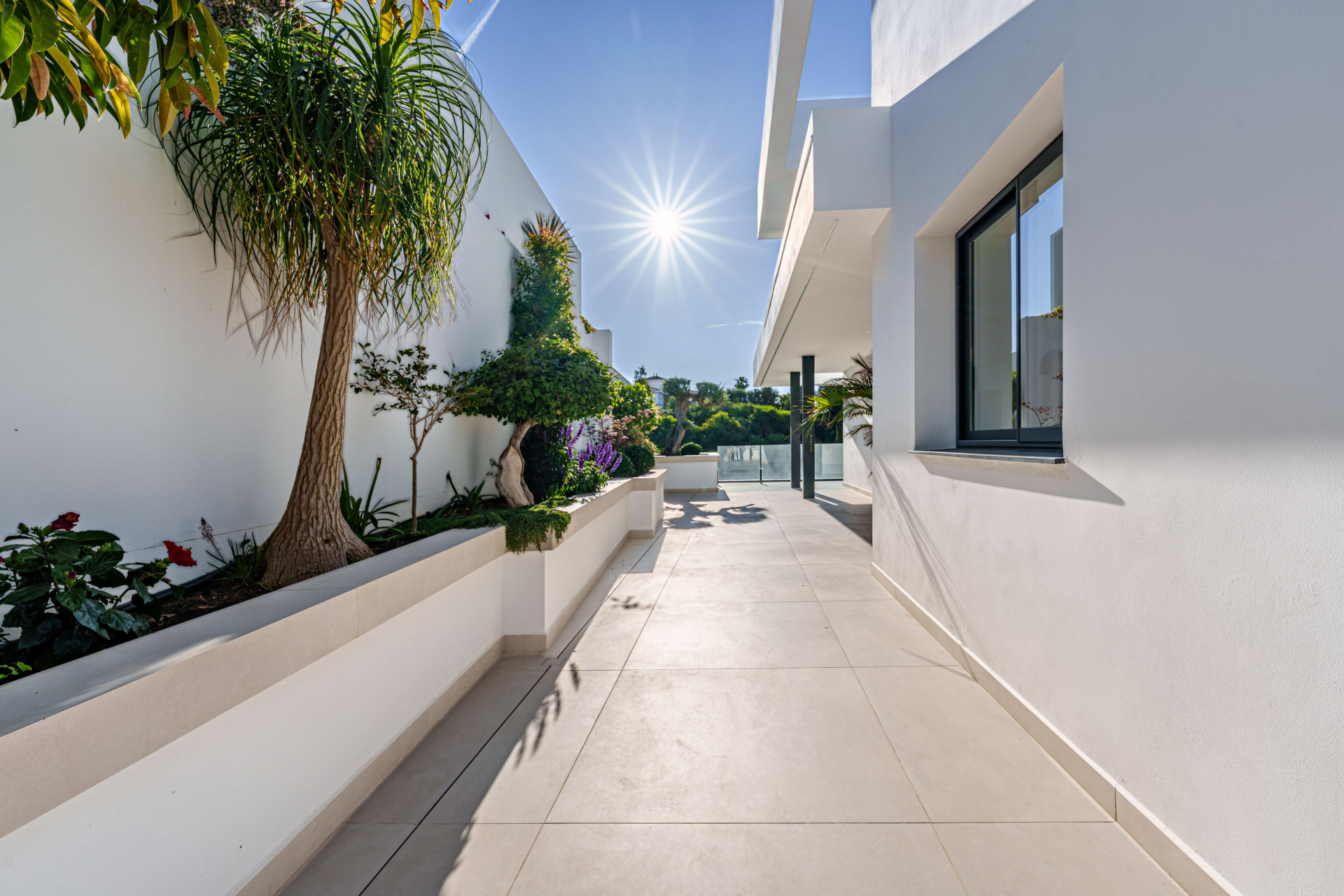 Contemporary villa with sea and mountain views in Benalmadena