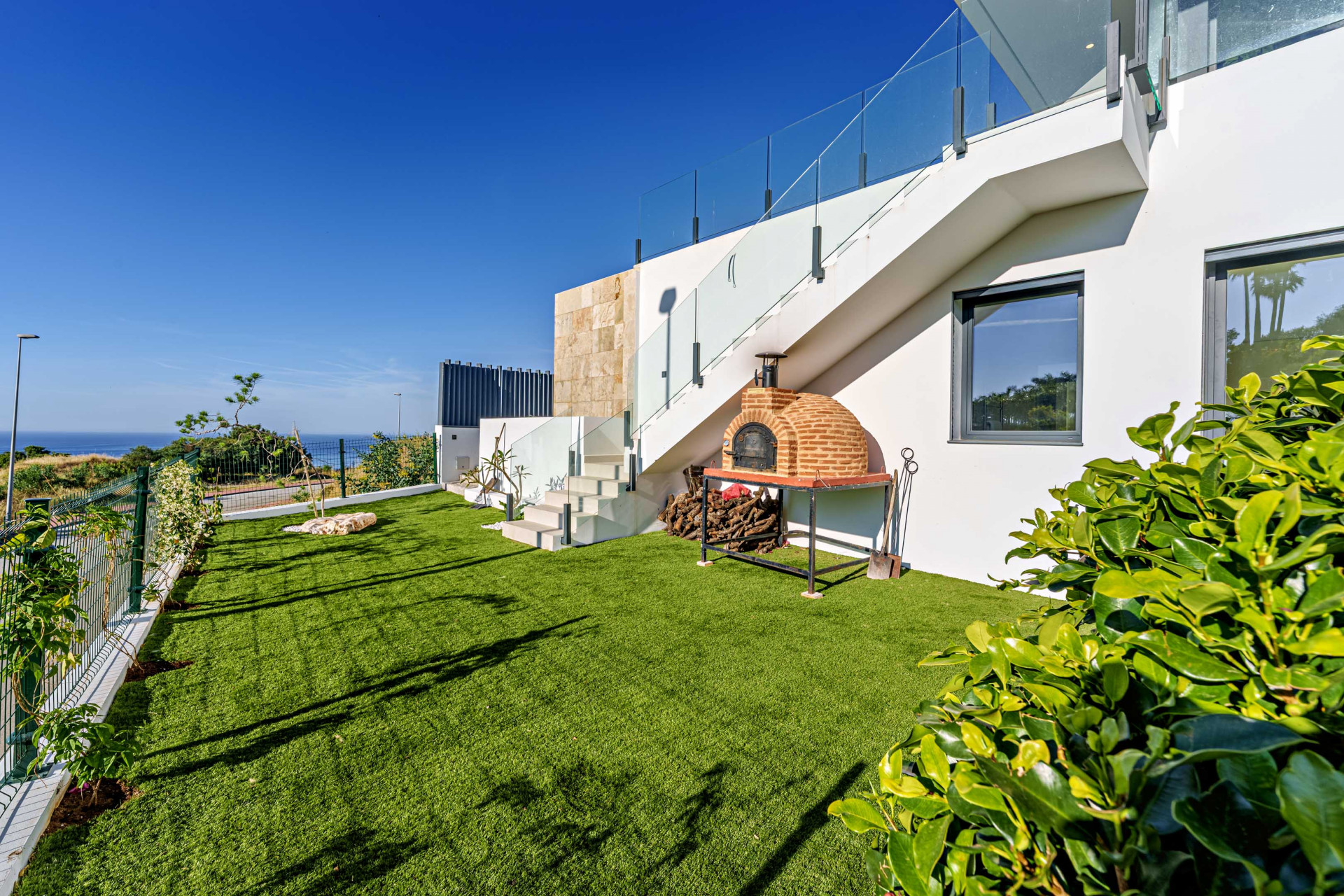 Contemporary villa with sea and mountain views in Benalmadena