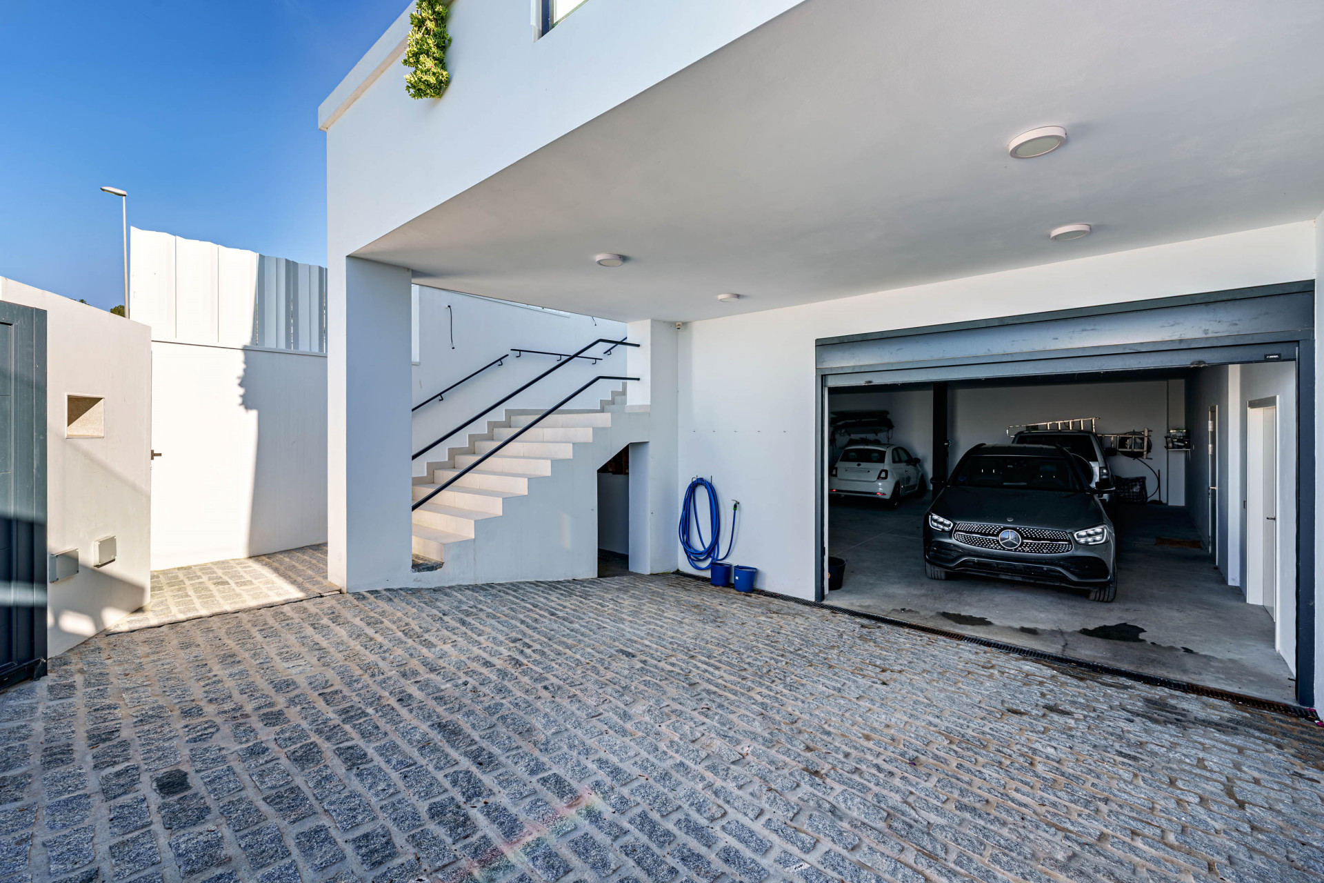 Contemporary villa with sea and mountain views in Benalmadena