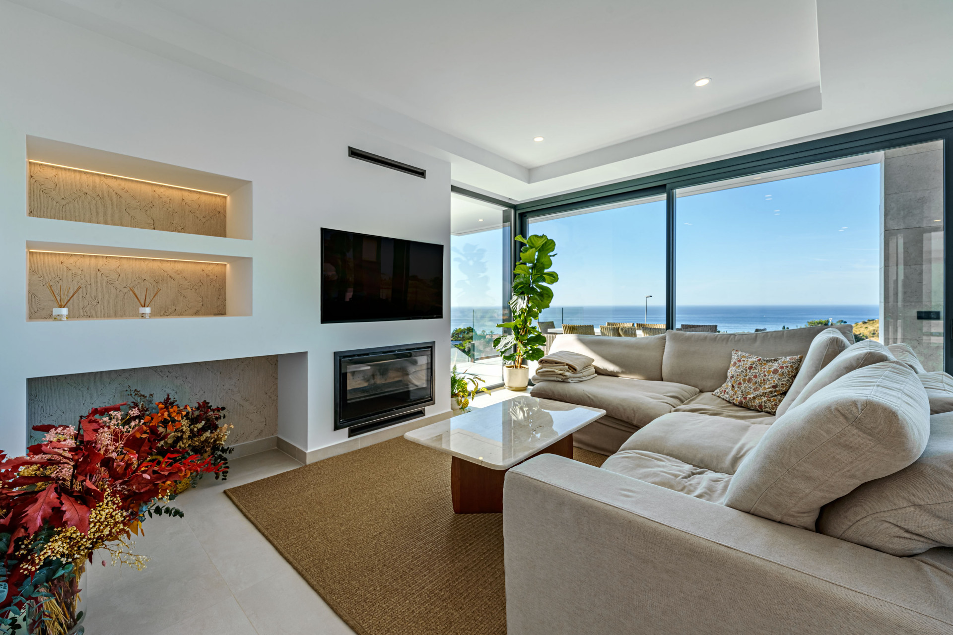 Contemporary villa with sea and mountain views in Benalmadena
