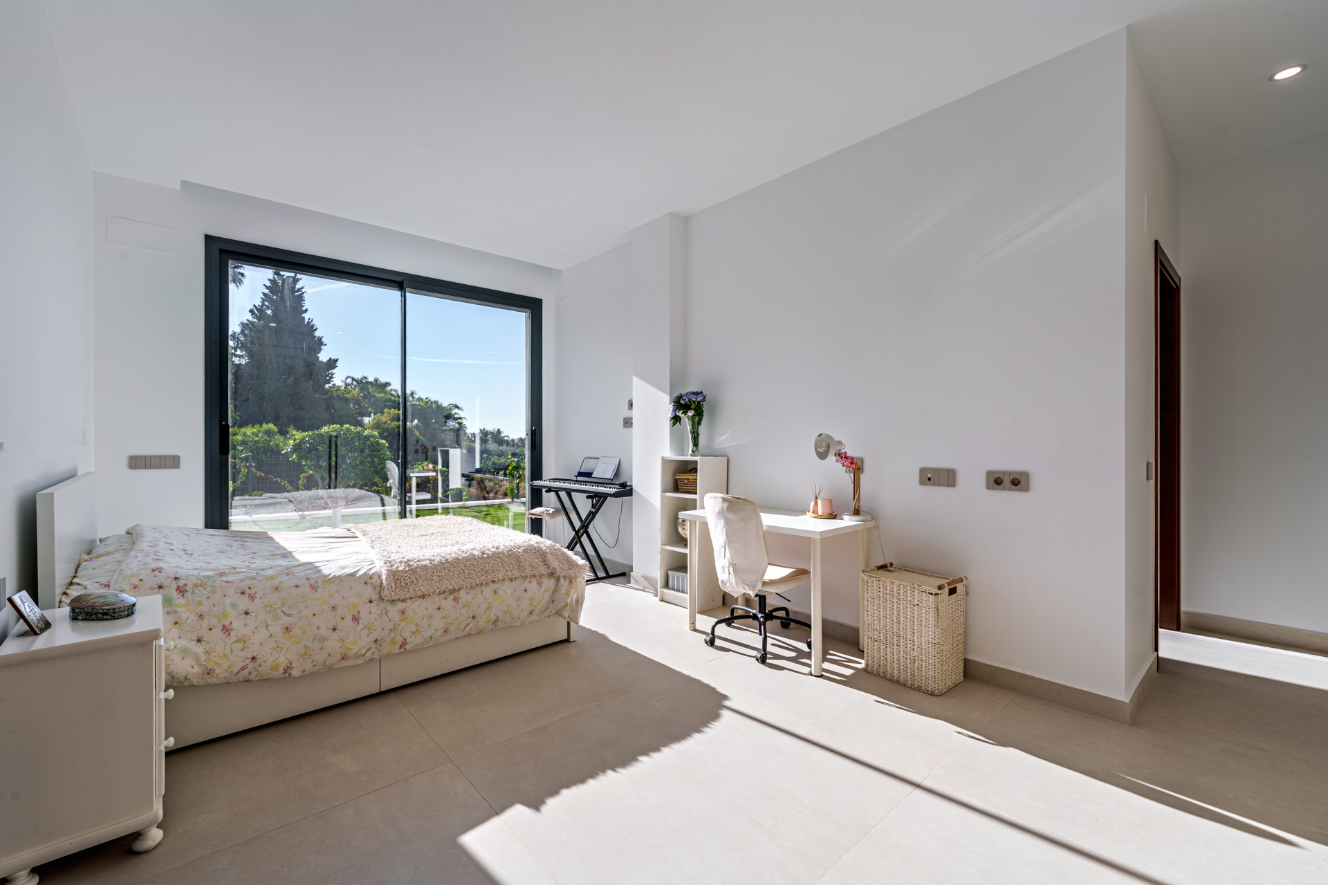 Contemporary villa with sea and mountain views in Benalmadena