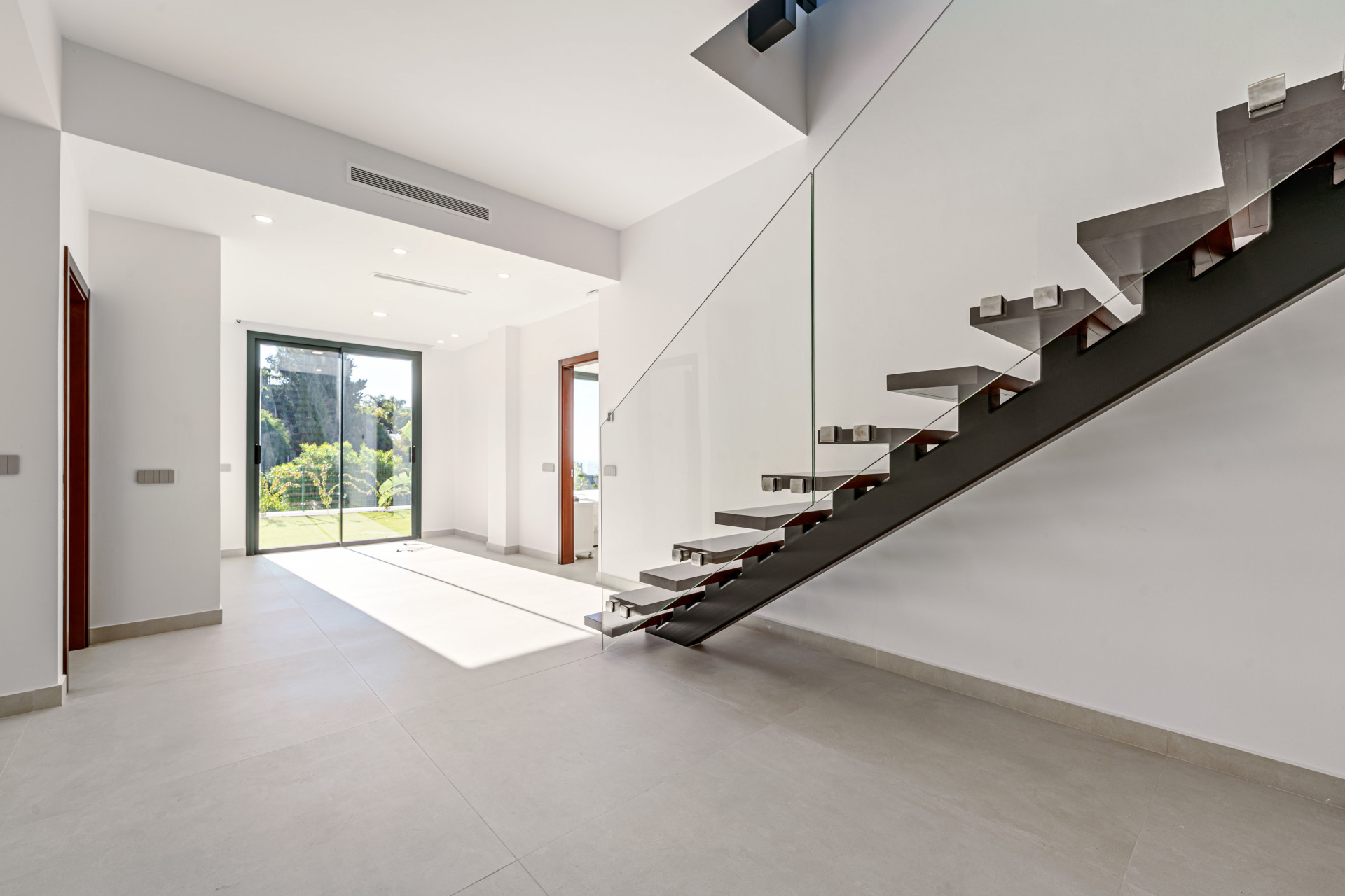 Contemporary villa with sea and mountain views in Benalmadena