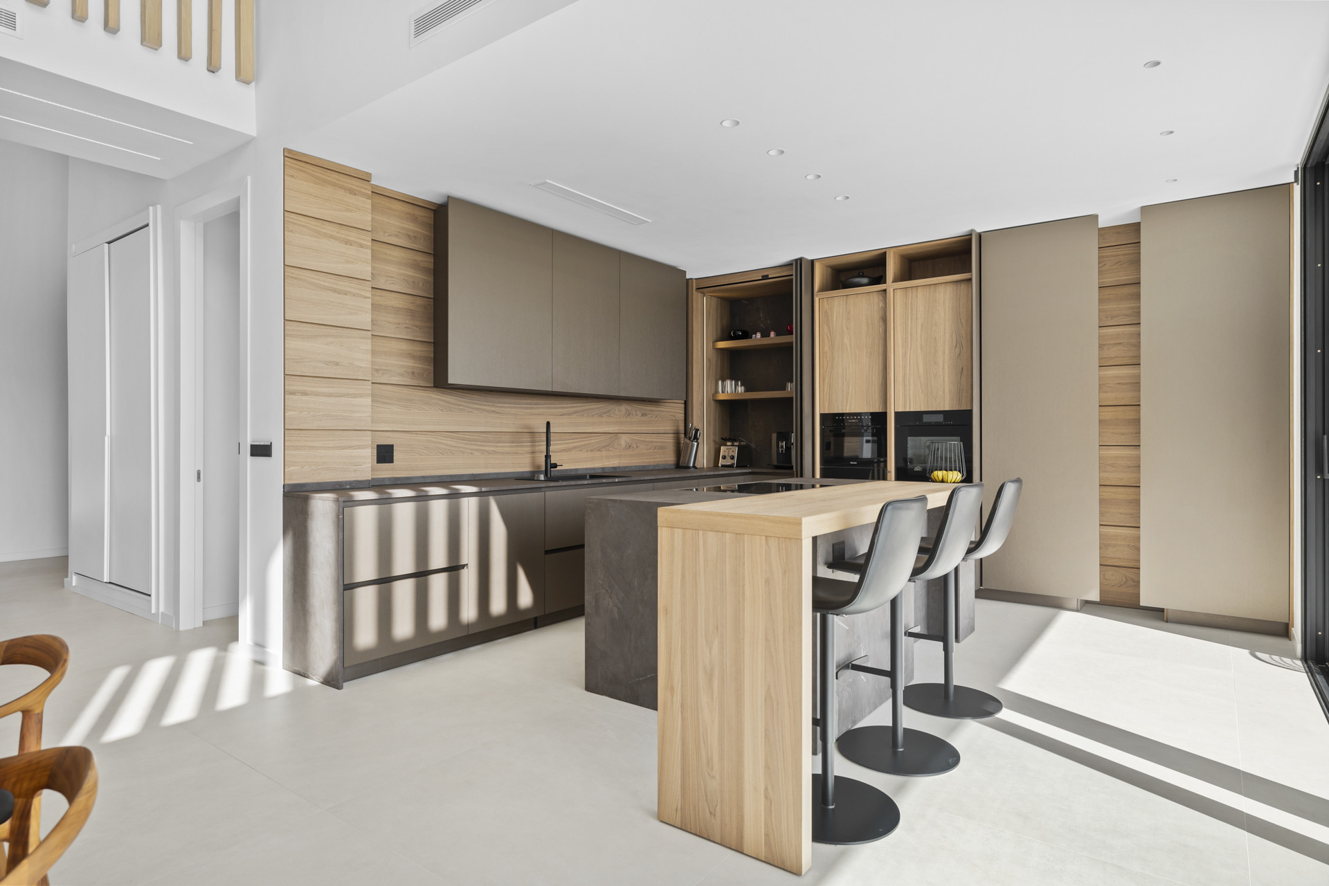 Modern brand-new villa in a quiet residential area next to golf courses in Benahavis