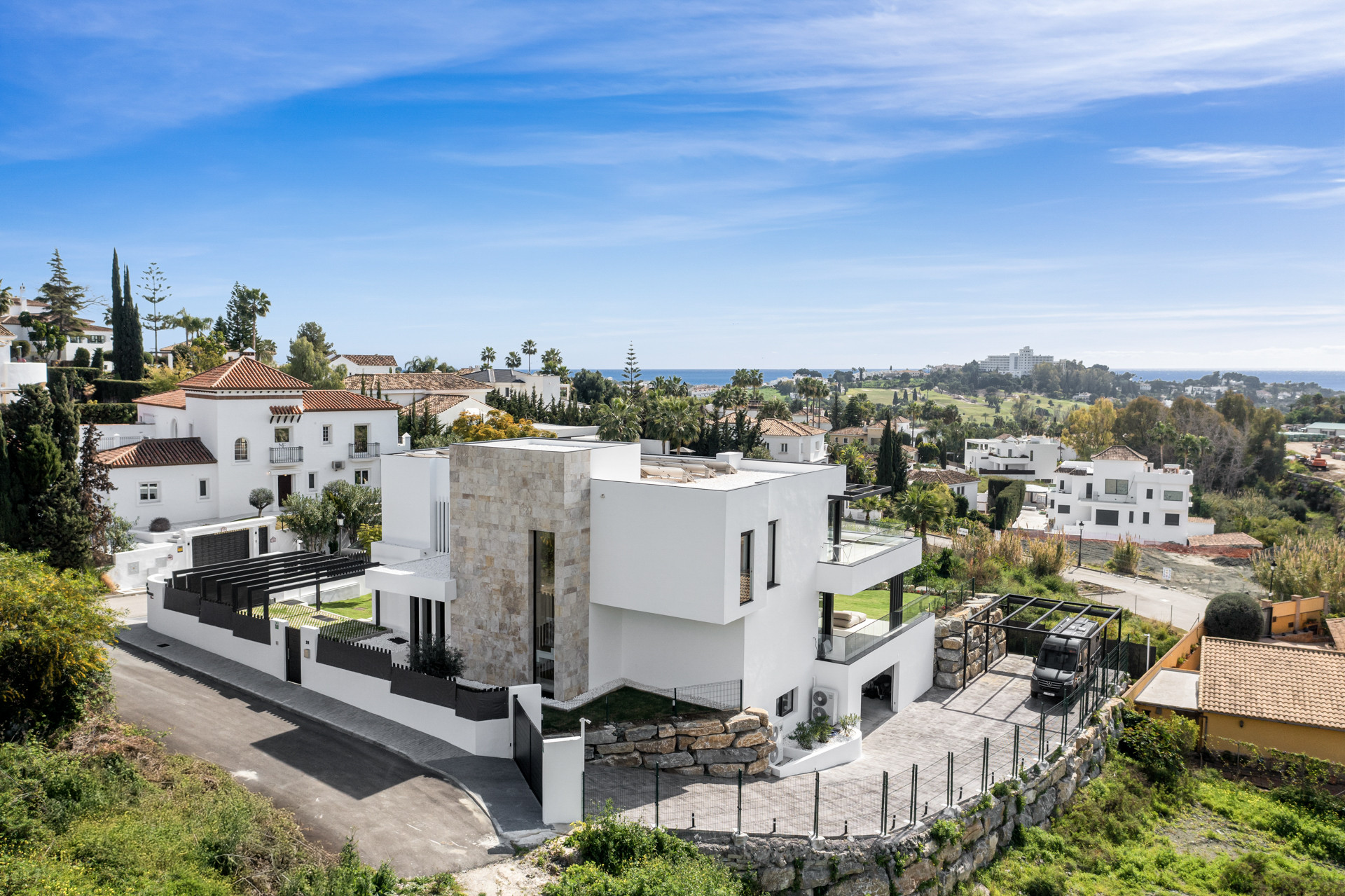 Modern brand-new villa in a quiet residential area next to golf courses in Benahavis