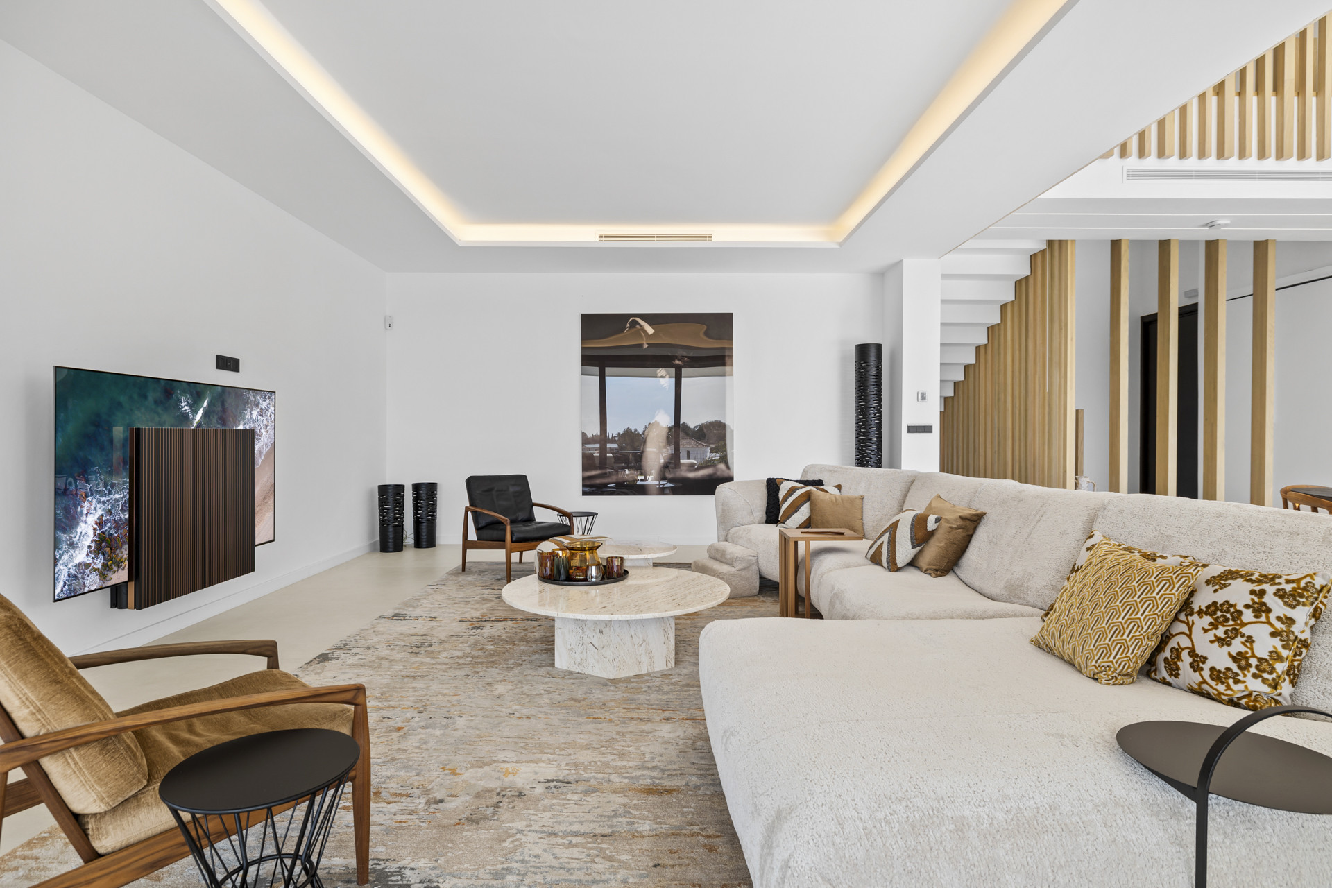 Modern brand-new villa in a quiet residential area next to golf courses in Benahavis