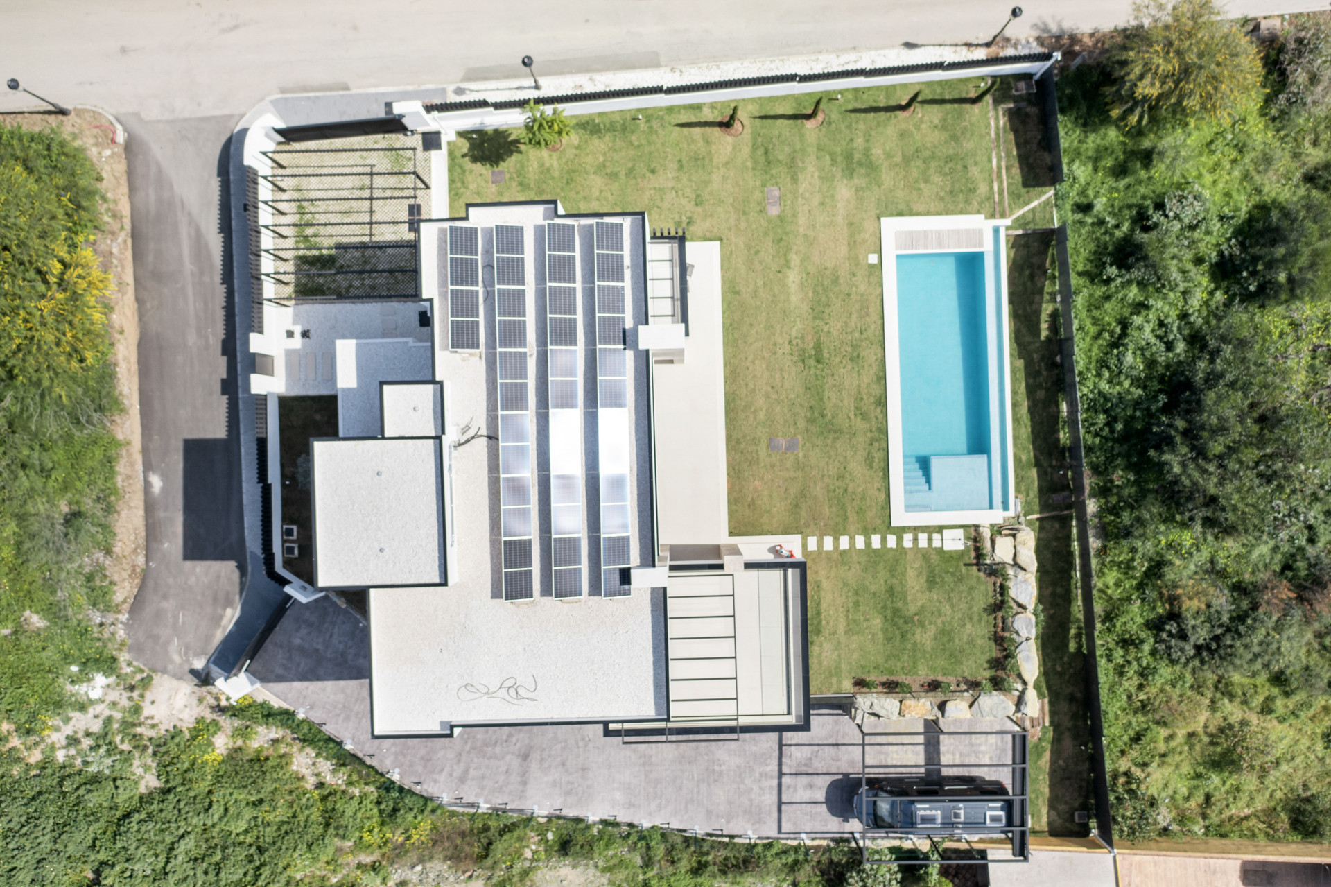 Modern brand-new villa in a quiet residential area next to golf courses in Benahavis