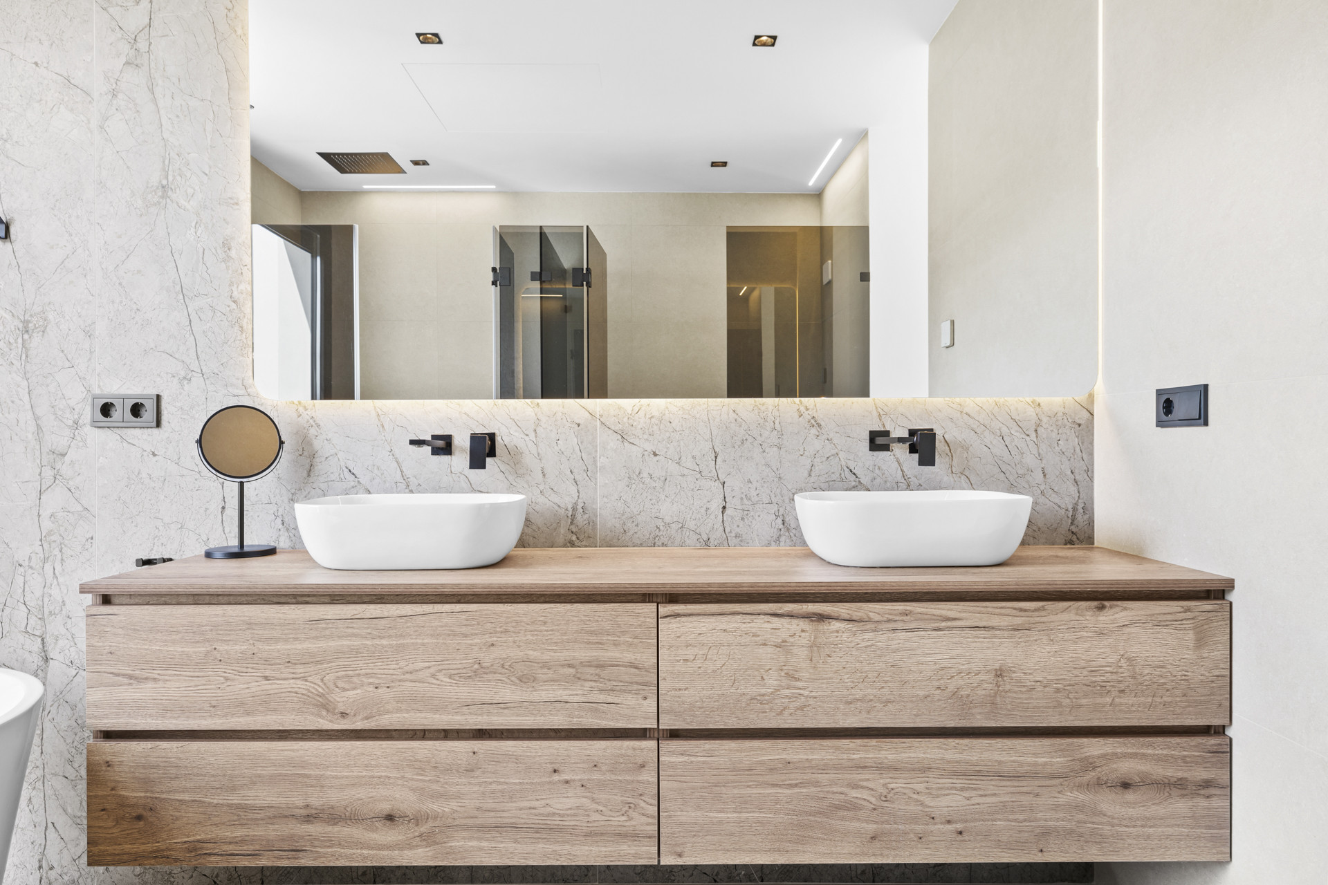 Modern brand-new villa in a quiet residential area next to golf courses in Benahavis