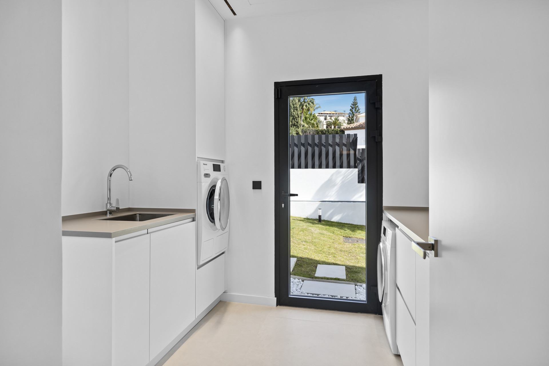 Modern brand-new villa in a quiet residential area next to golf courses in Benahavis