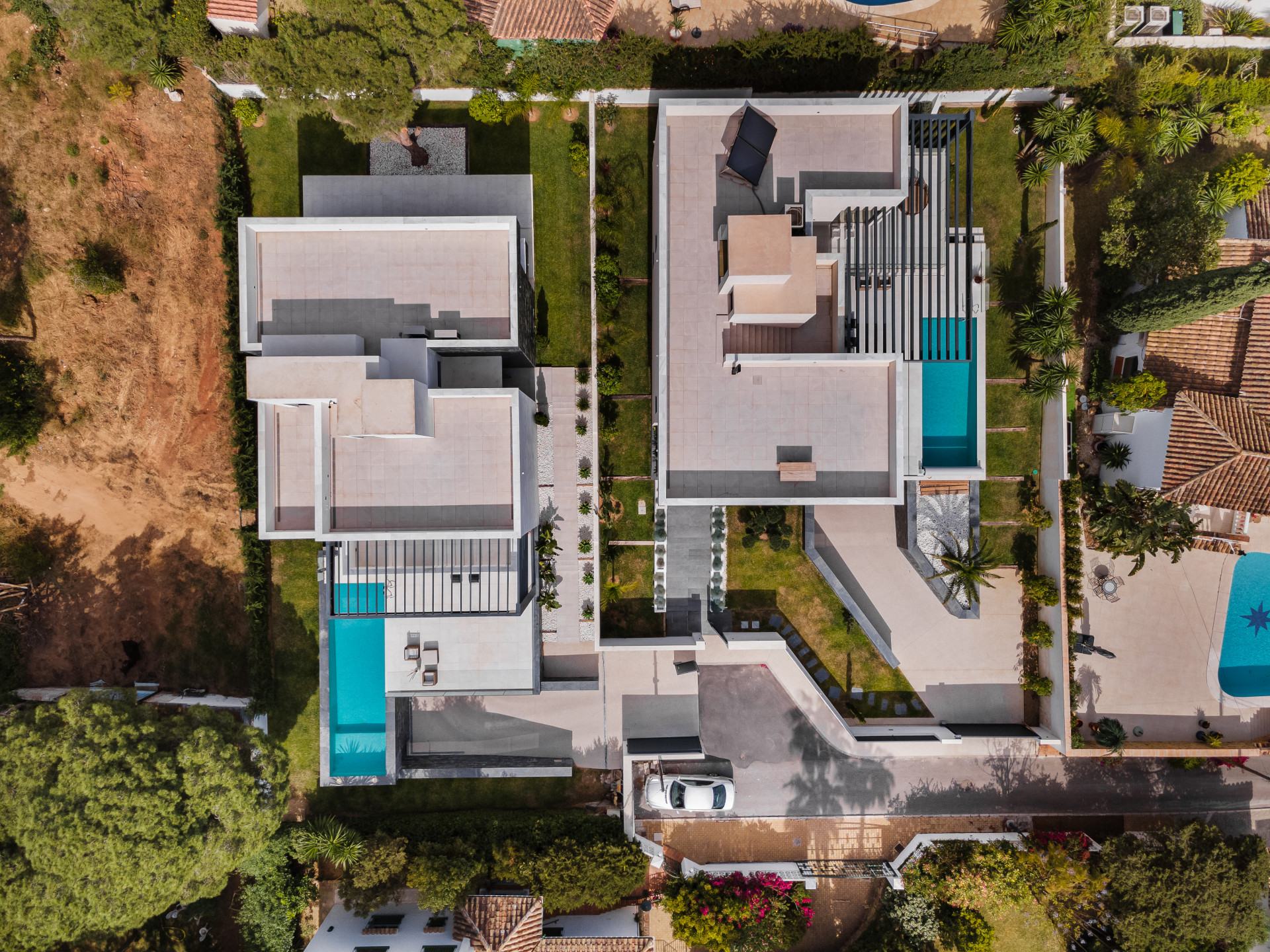 Modern Coastal Elegance: Villa Lujosa en Marbesa en Marbella Este