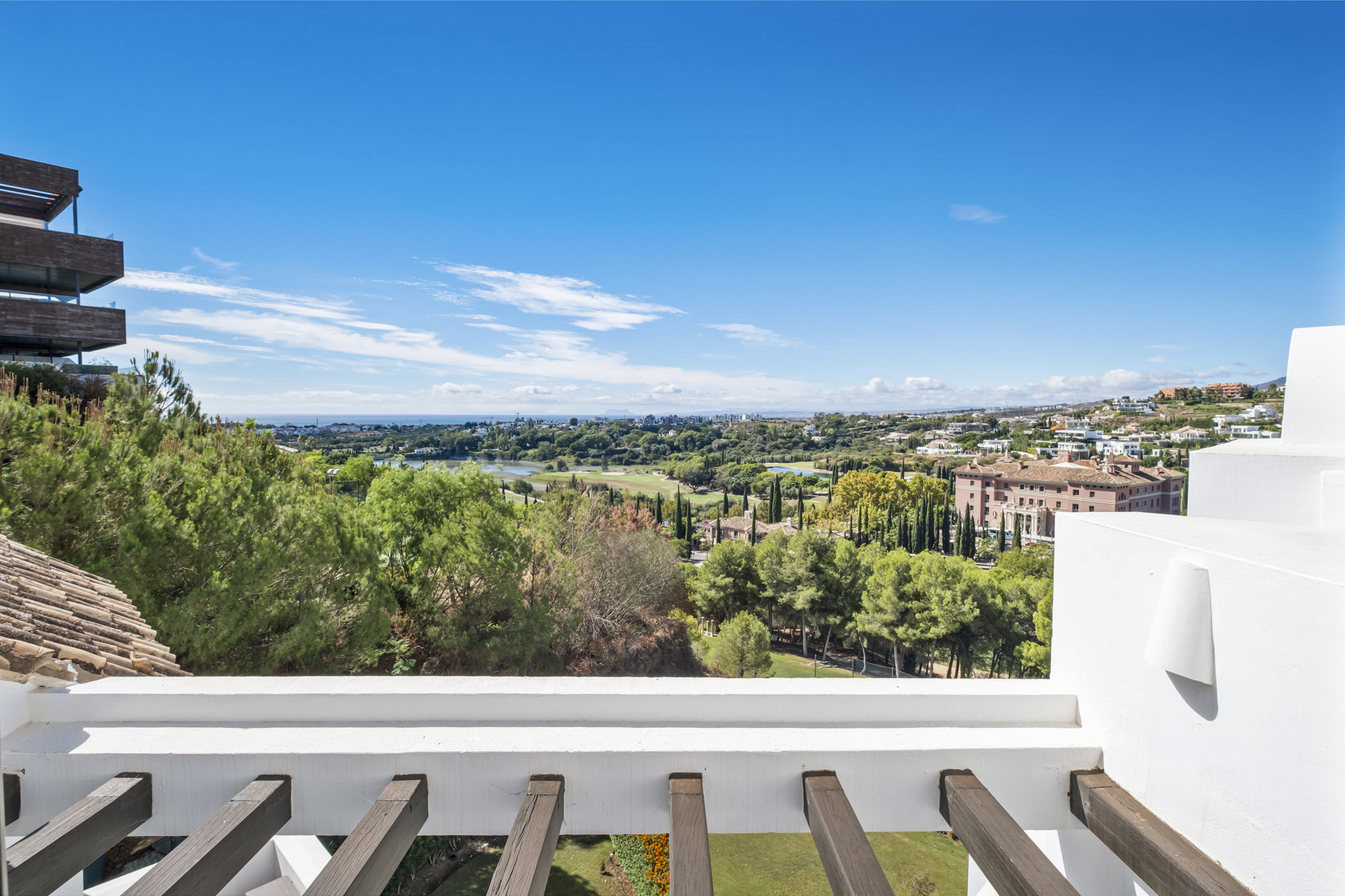 Duplex penthouse with panoramic views in Los Flamingos Golf Resort in Benahavis