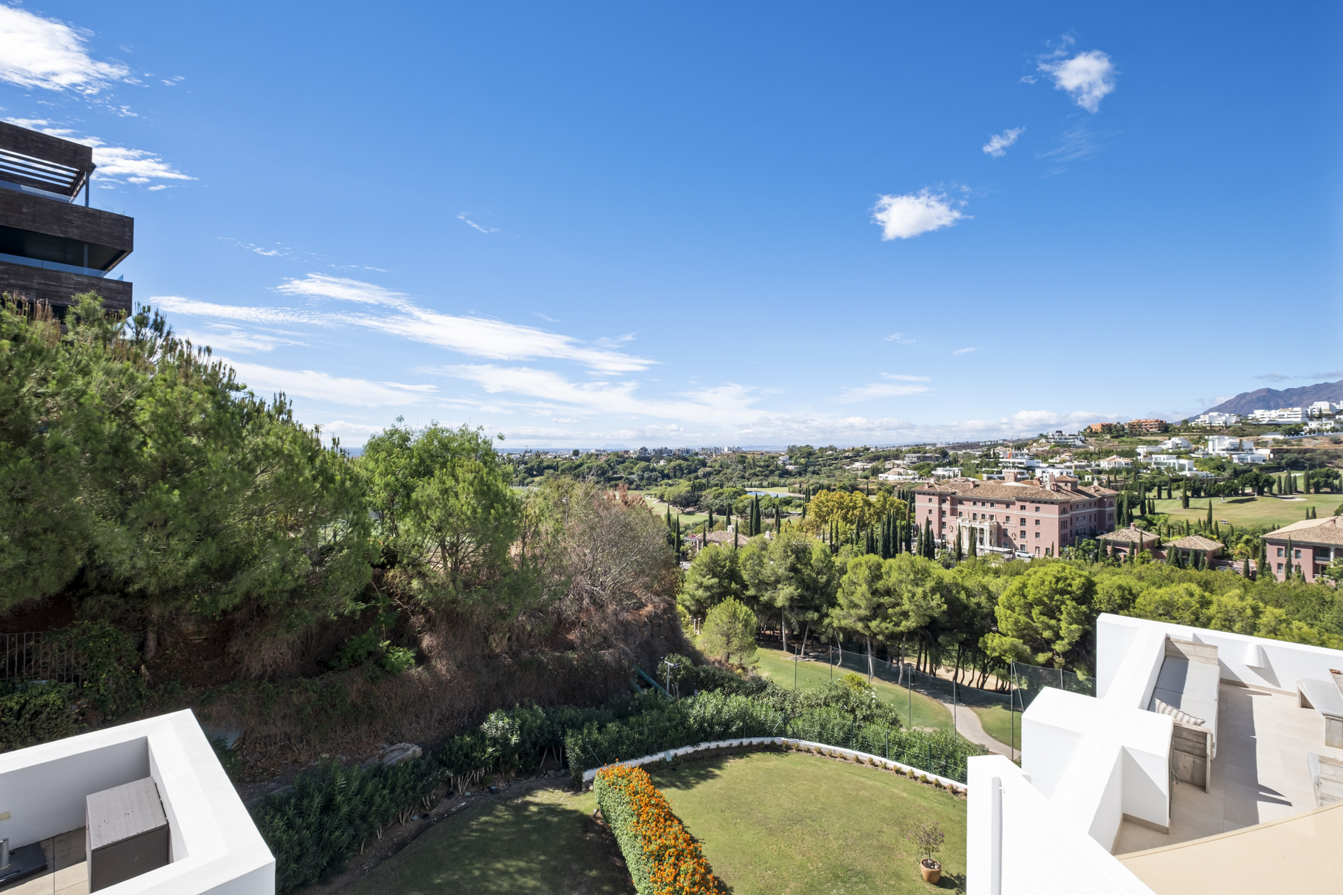 Duplex penthouse with panoramic views in Los Flamingos Golf Resort in Benahavis