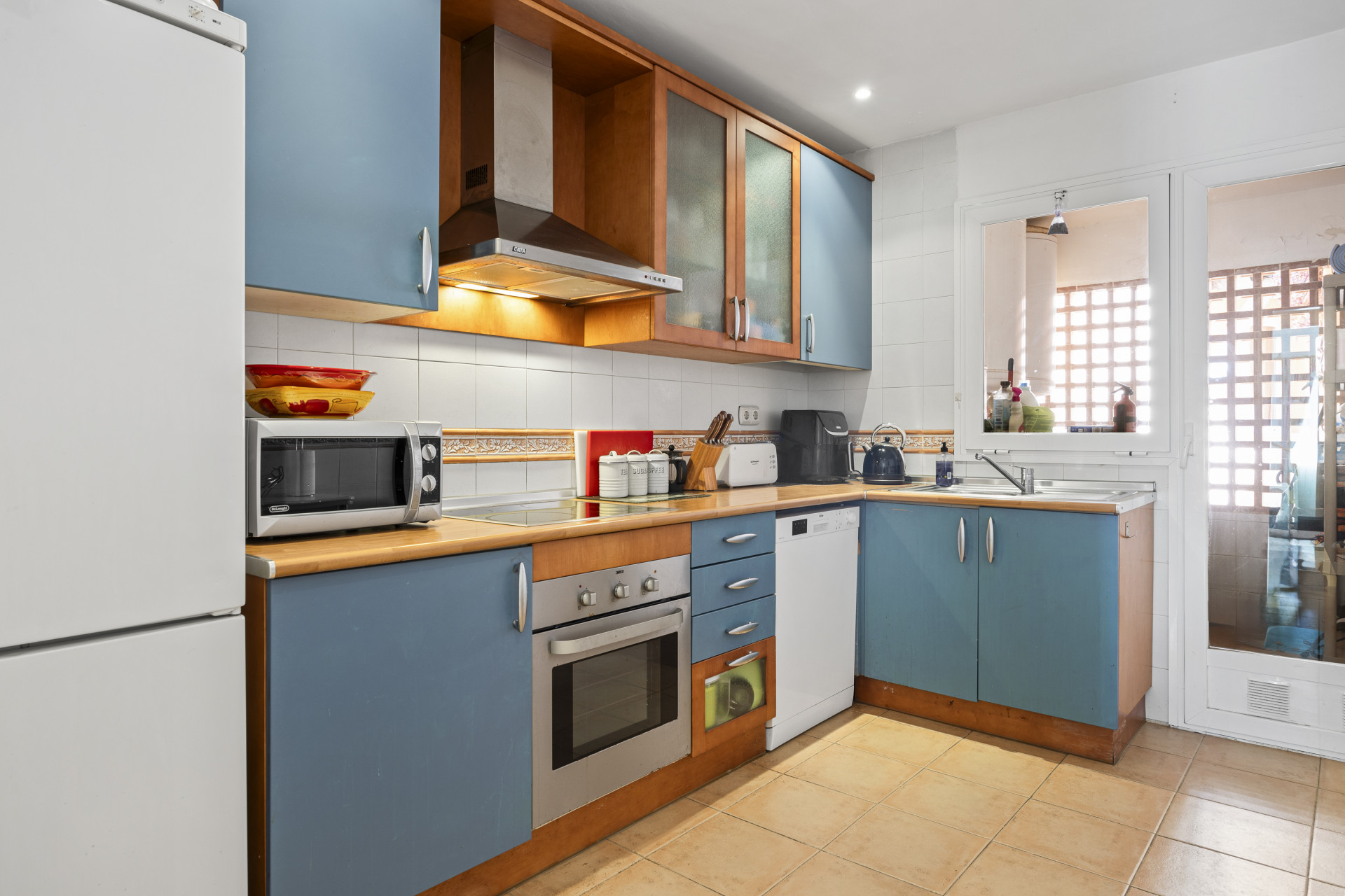 Spacious and bright 4 bedroom apartment in the area of the Golden Mile in Marbella