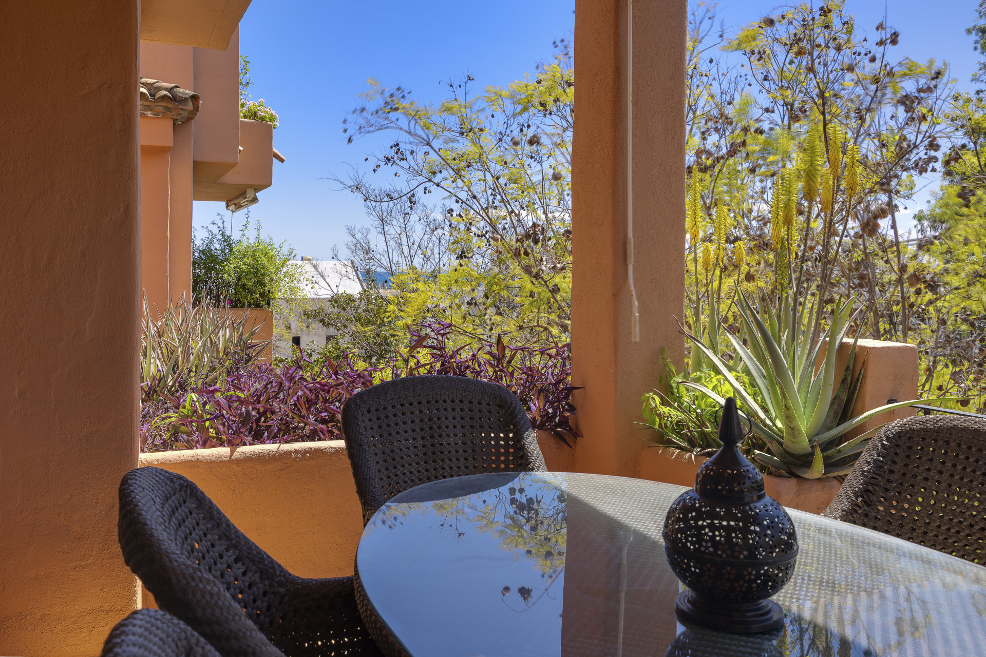 Spacious and bright 4 bedroom apartment in the area of the Golden Mile in Marbella