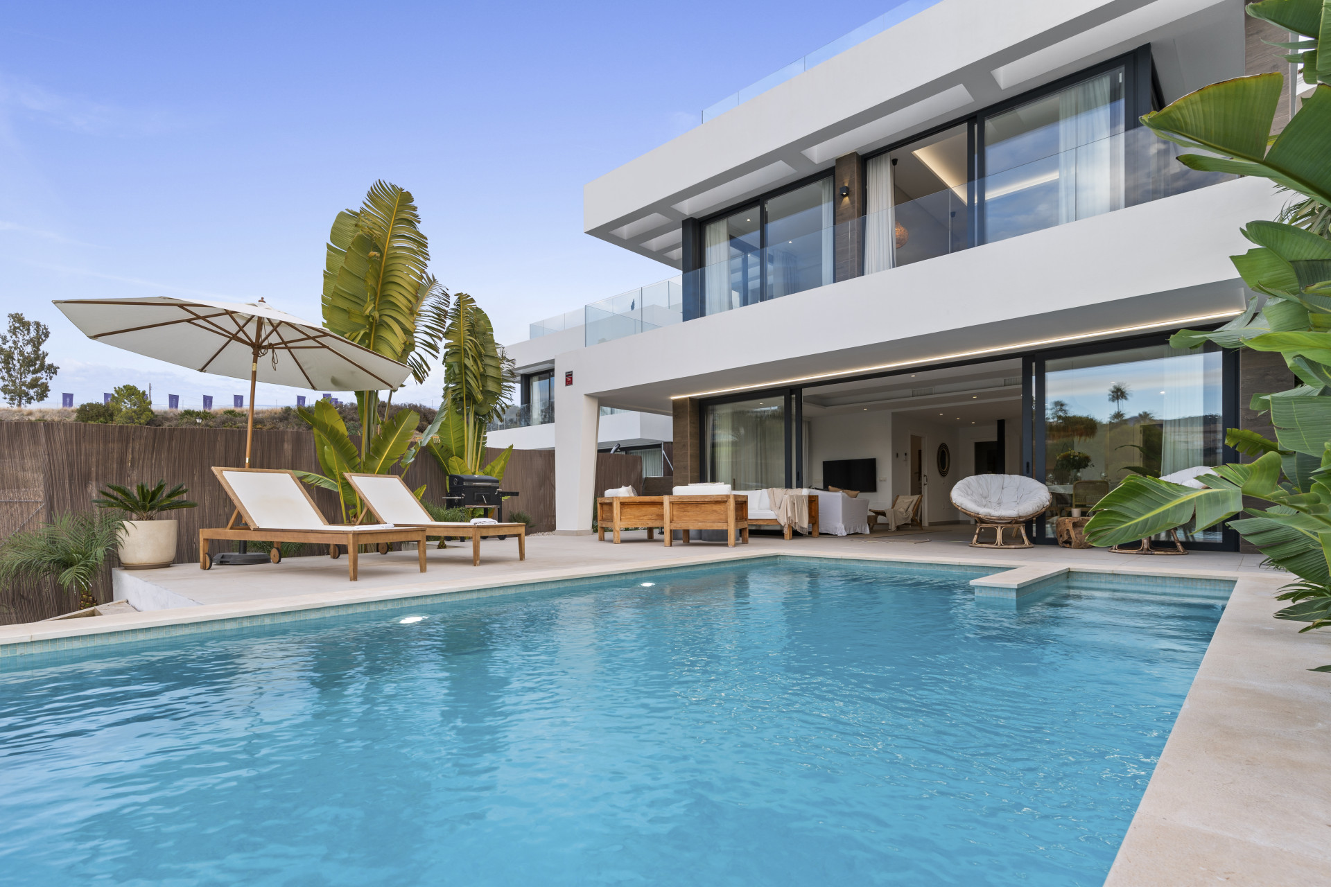 La Resina Golf 4 - 6 slaapkamer moderne villa met open uitzicht in Estepona