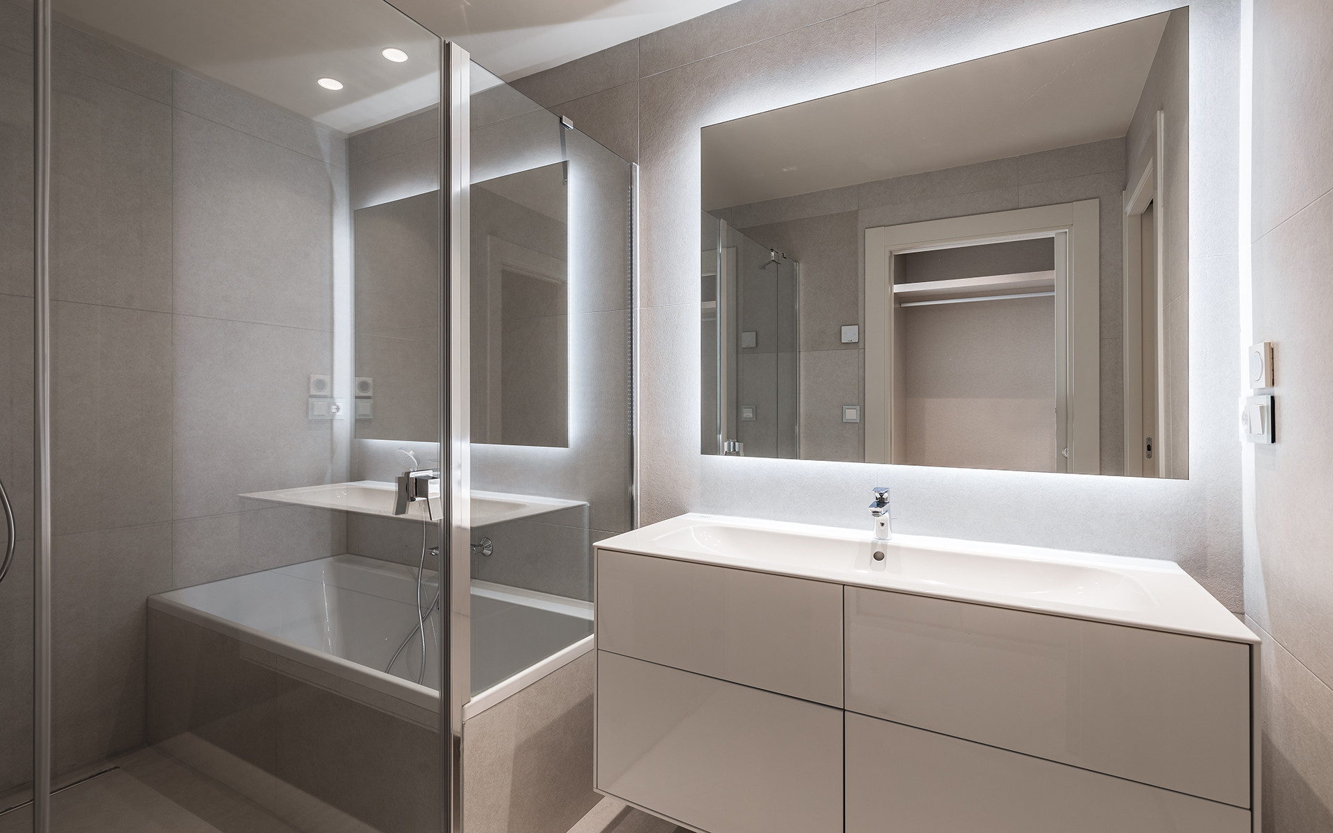 Frontline beach luxury penthouse with panoramic open sea views in Velaya in Estepona