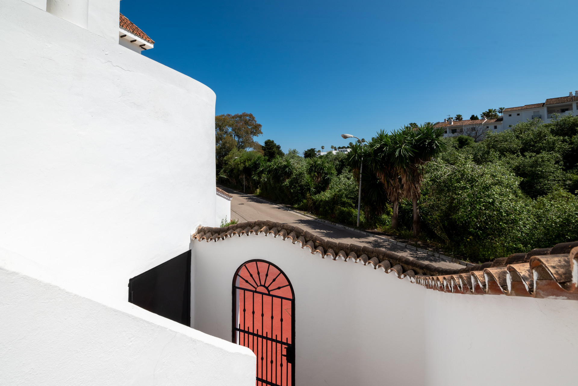 Modern Comfort Near the Coast: Renovated Townhouse in Manilva