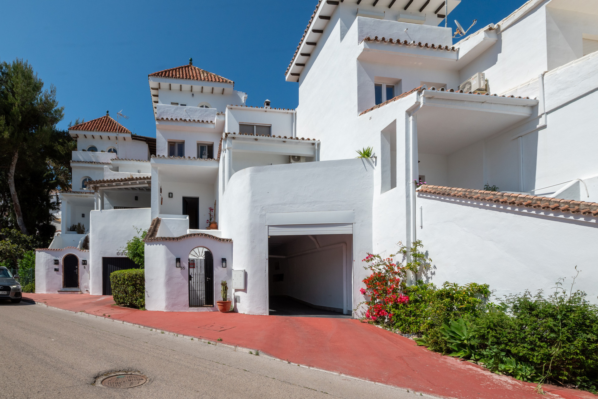 Modern Comfort Near the Coast: Renovated Townhouse in Manilva