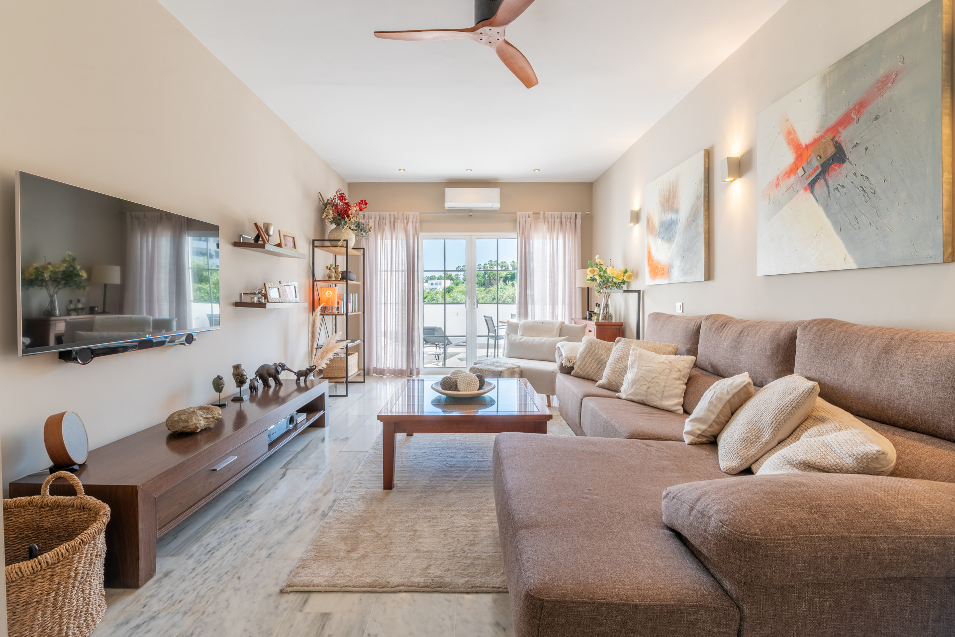 Modern Comfort Near the Coast: Renovated Townhouse in Manilva